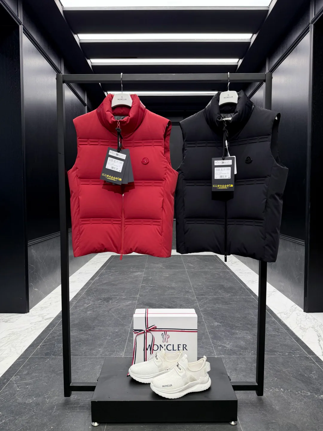 Жилеты Женские Moncler 18188741
