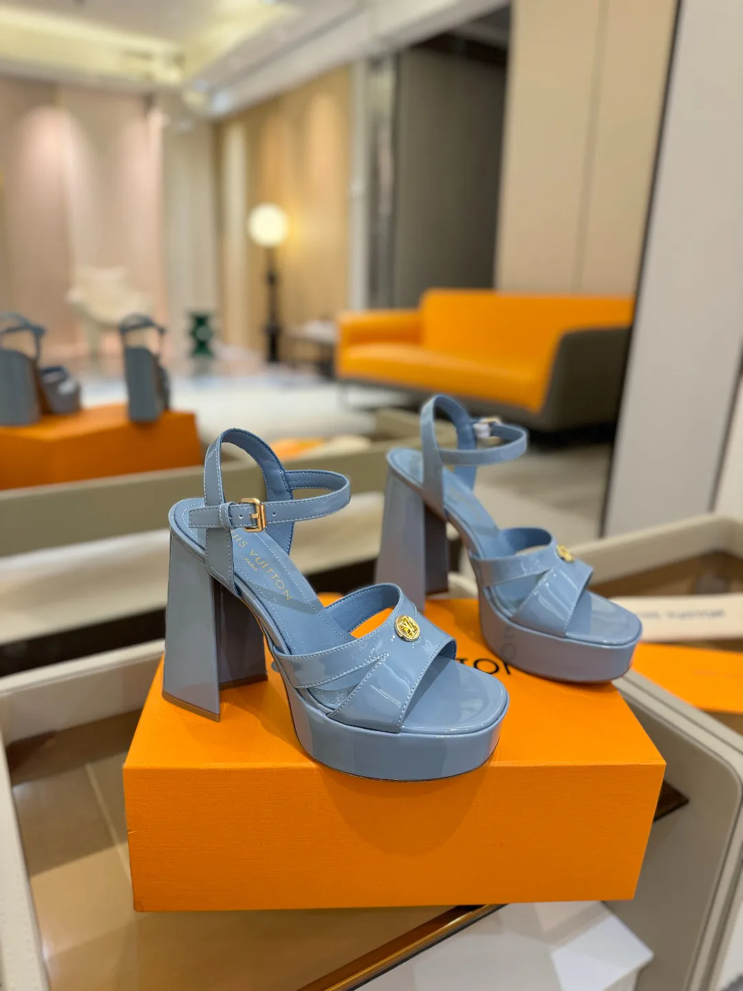 Босоножки Женские Louis Vuitton 10910212