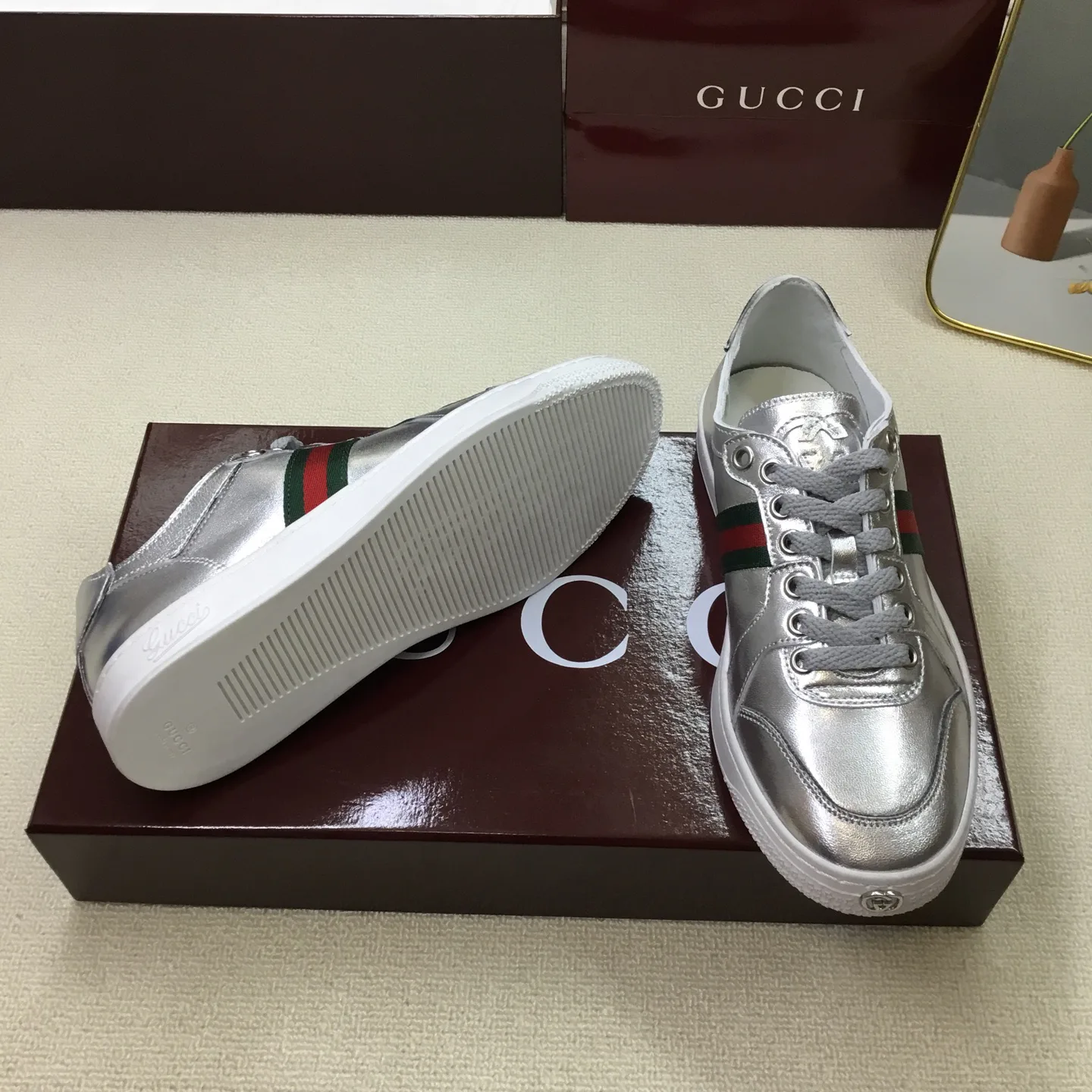 Кроссовки Женские Gucci 16893685