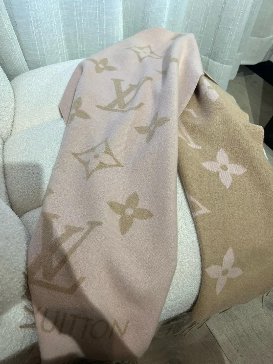 Шарфы Louis Vuitton 18141173