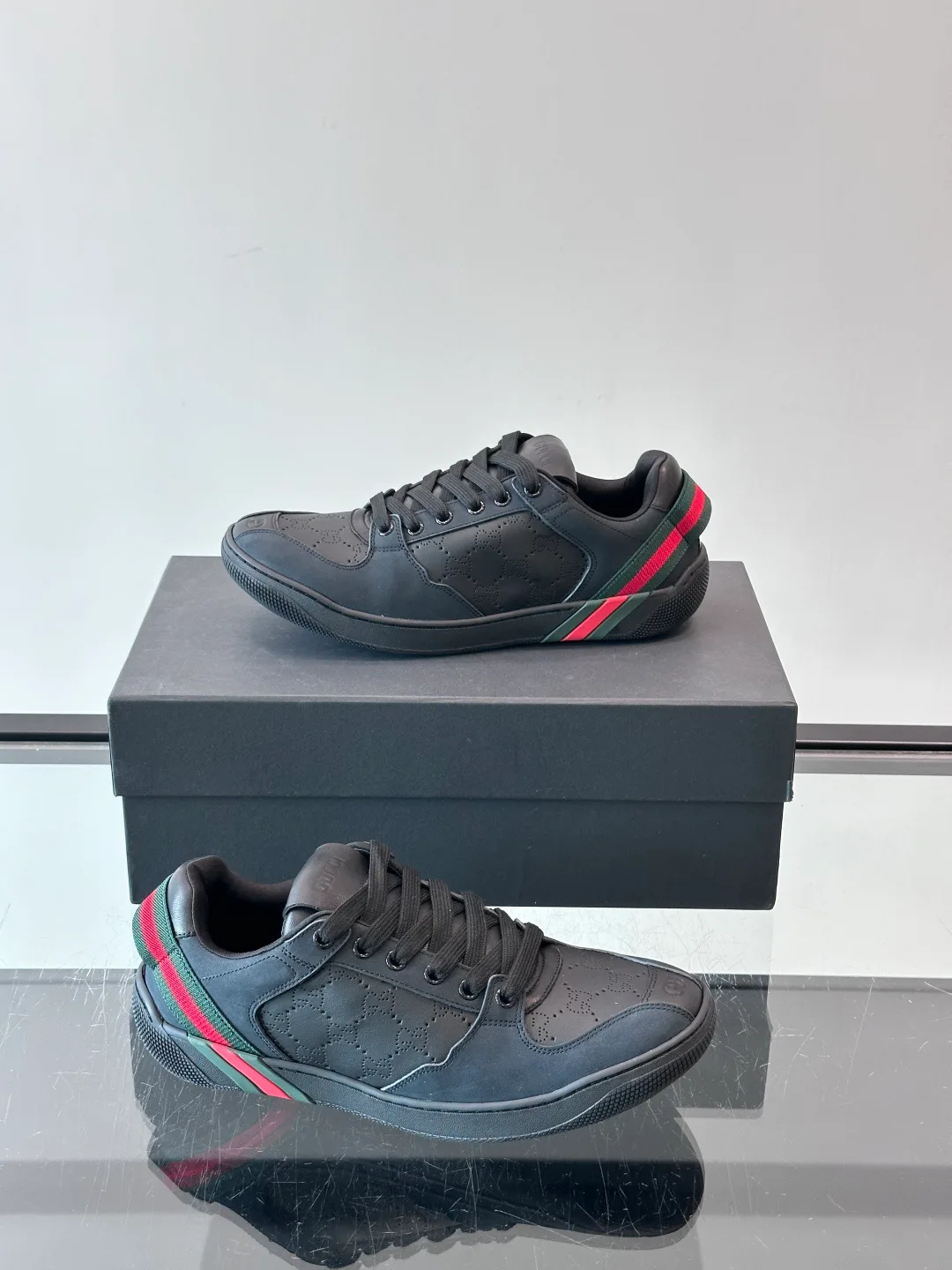 Кроссовки Женские Gucci 18449398