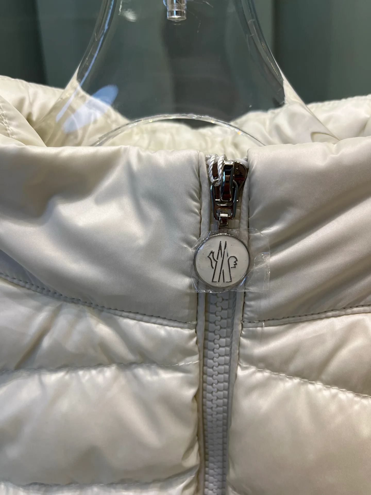 Куртки И Пуховики Женские Moncler 18204180