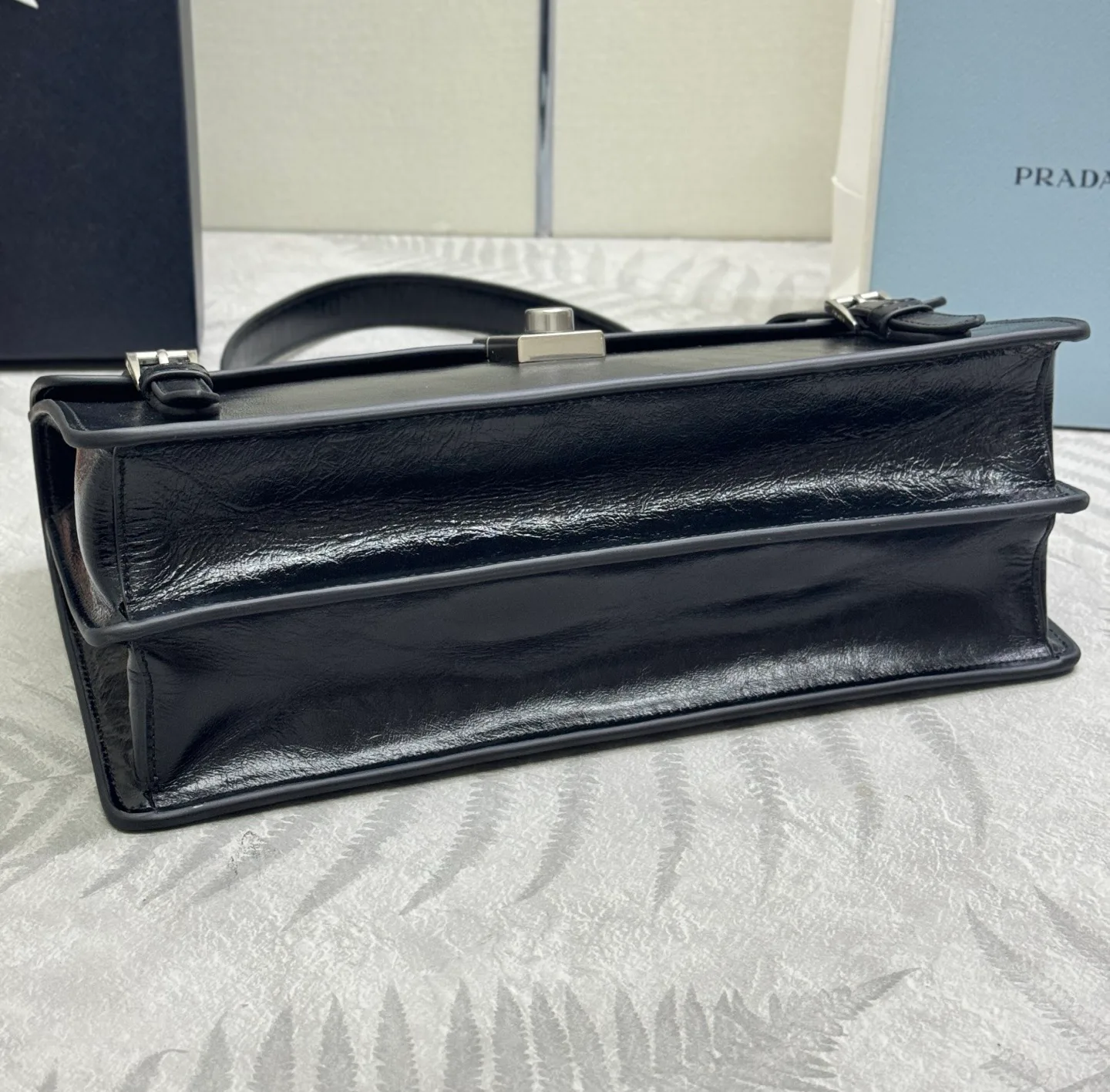 Классические Сумки Женские Prada 11462459