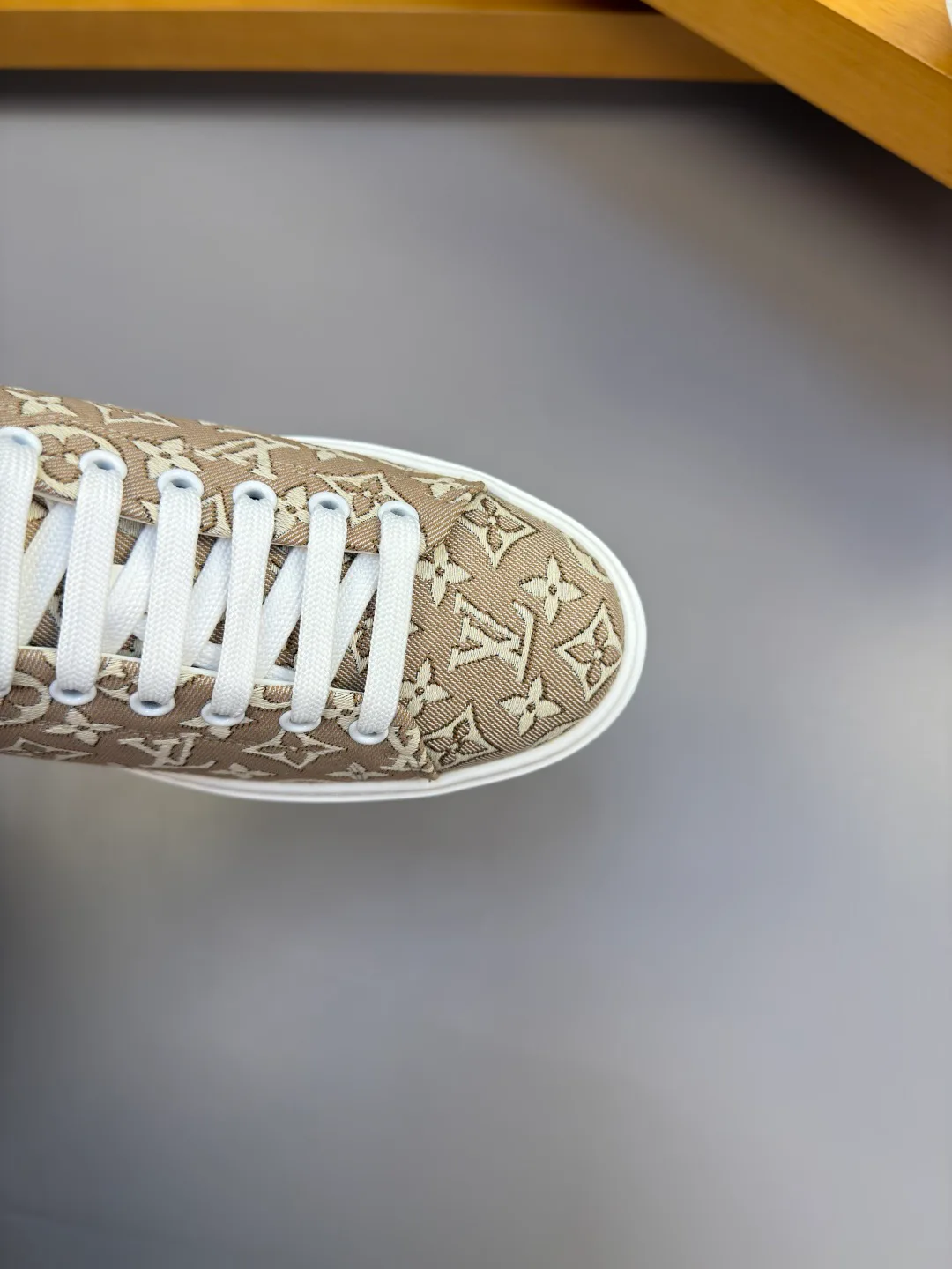 Кроссовки Женские Louis Vuitton 17368526