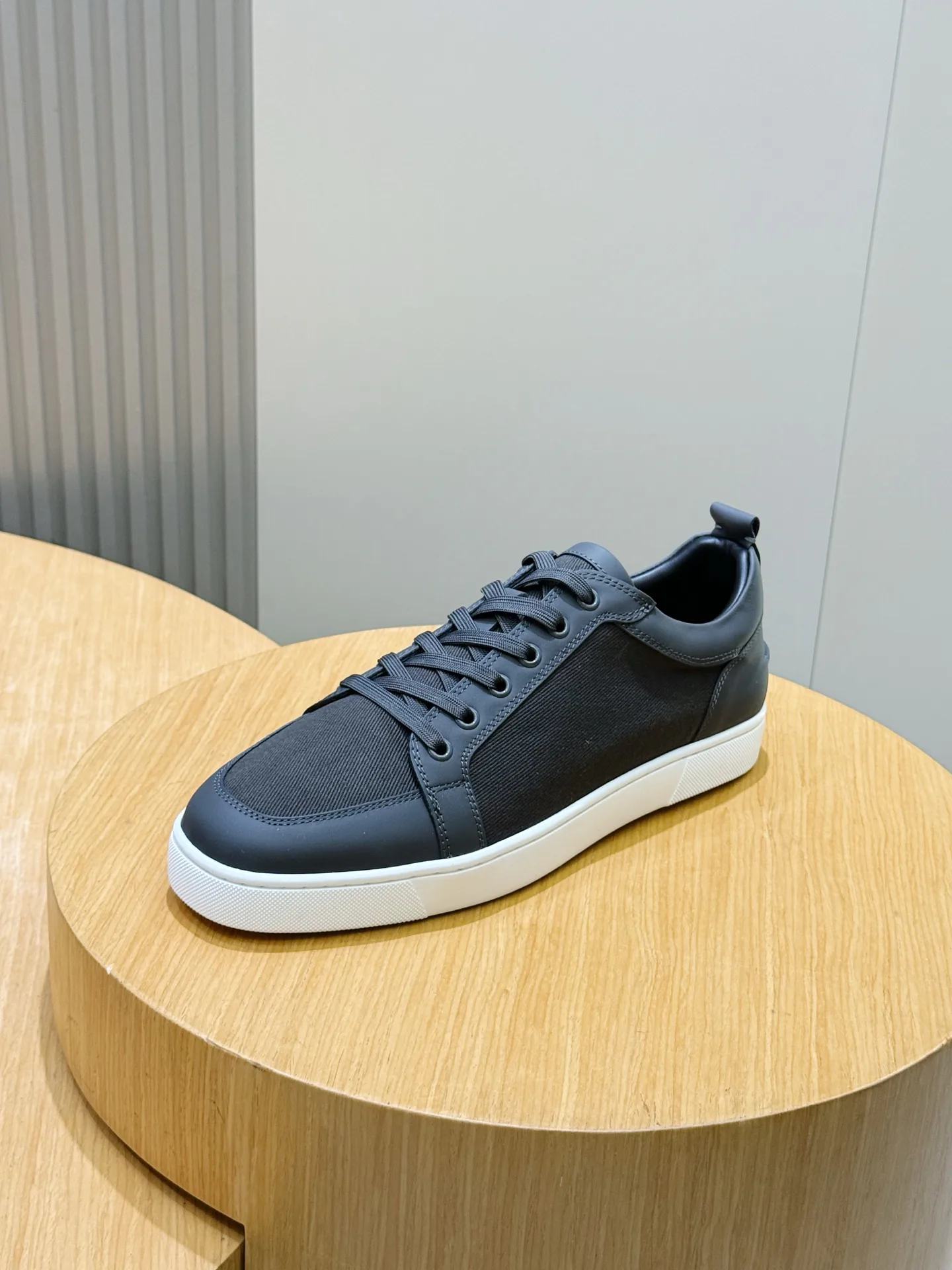 Кроссовки Мужские Christian Louboutin 19000093