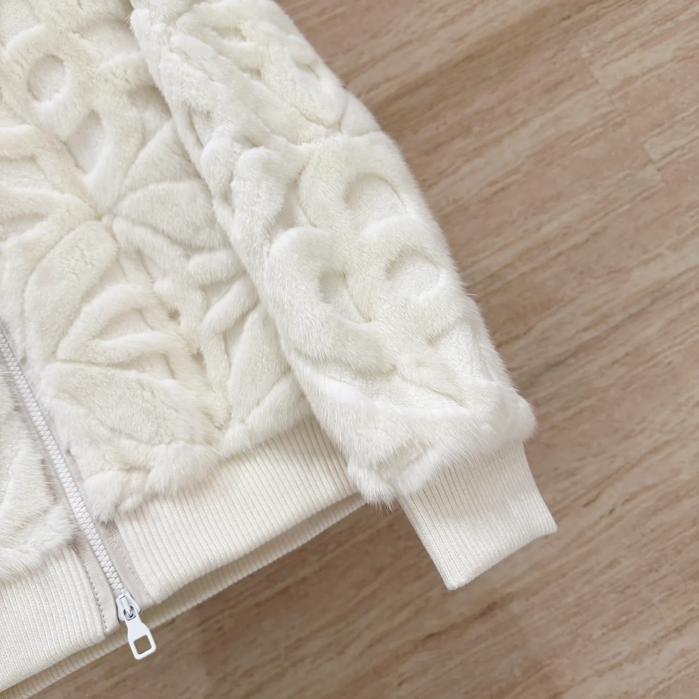 Куртки И Пуховики Женские Louis Vuitton 1061369