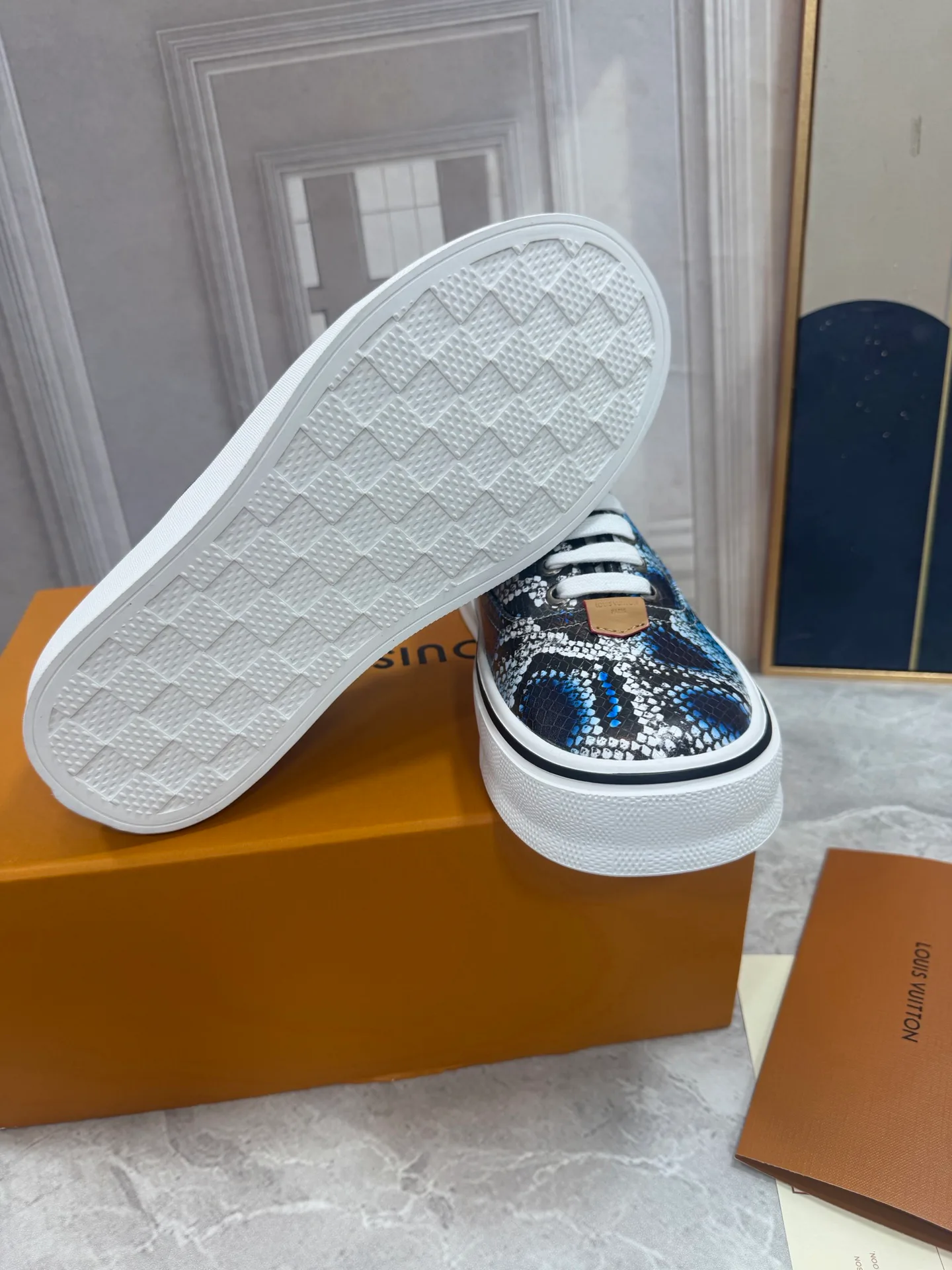 Кроссовки Мужские Louis Vuitton 18190060