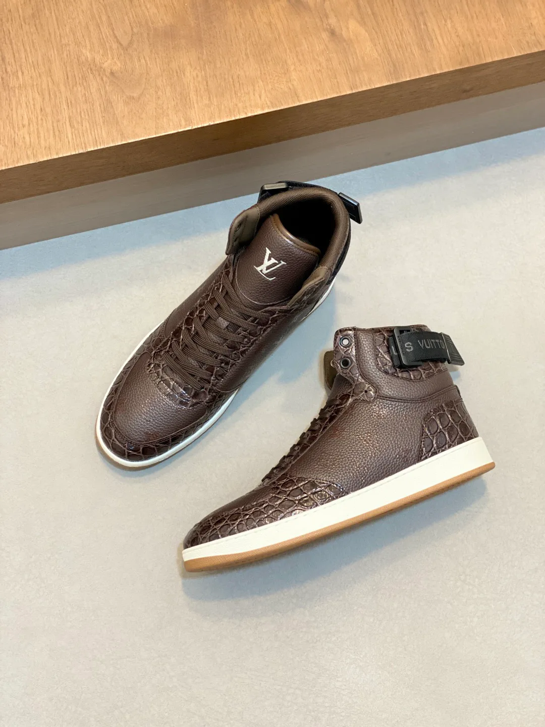Кроссовки Мужские Louis Vuitton 18265102
