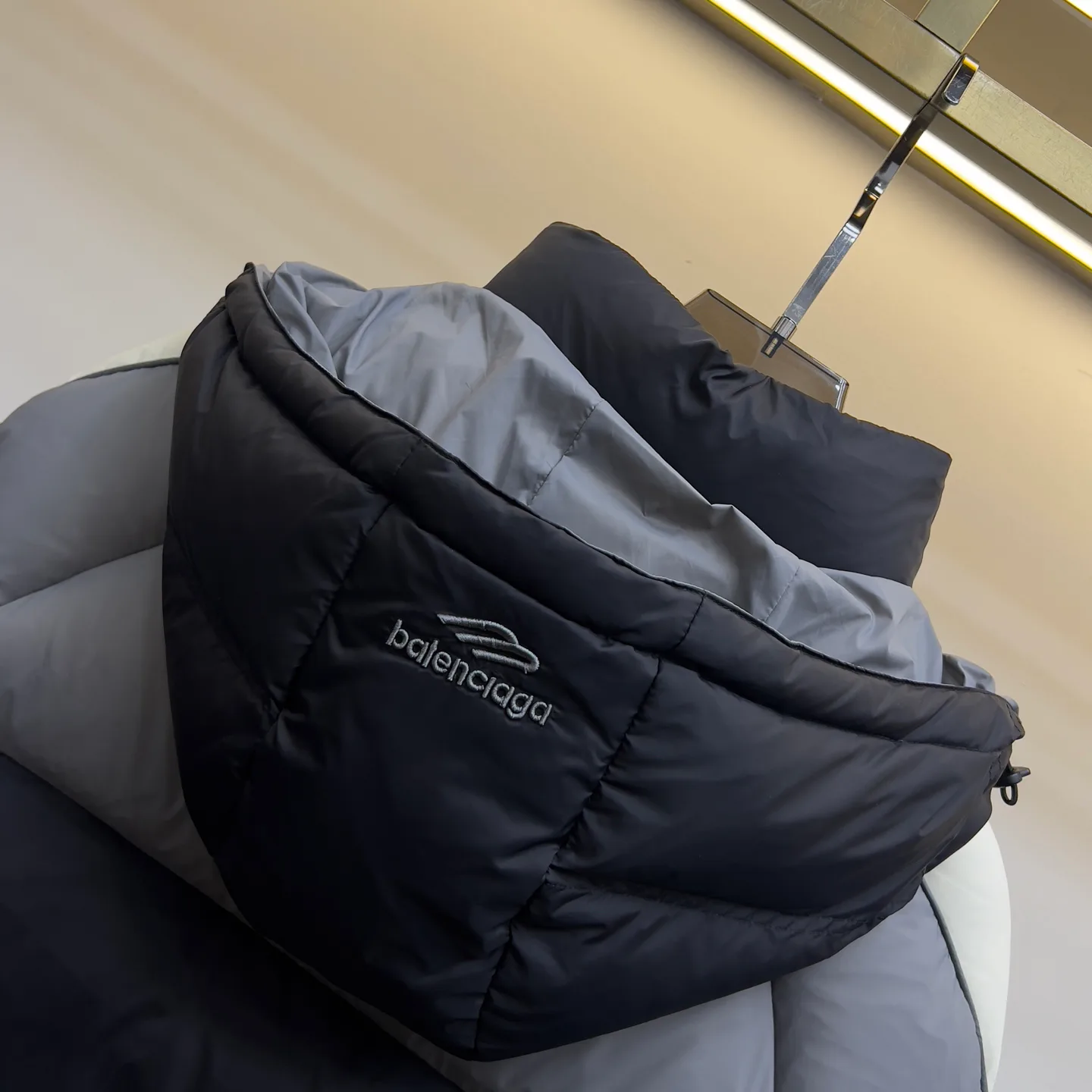 Куртки И Пуховики Женские Balenciaga 844183