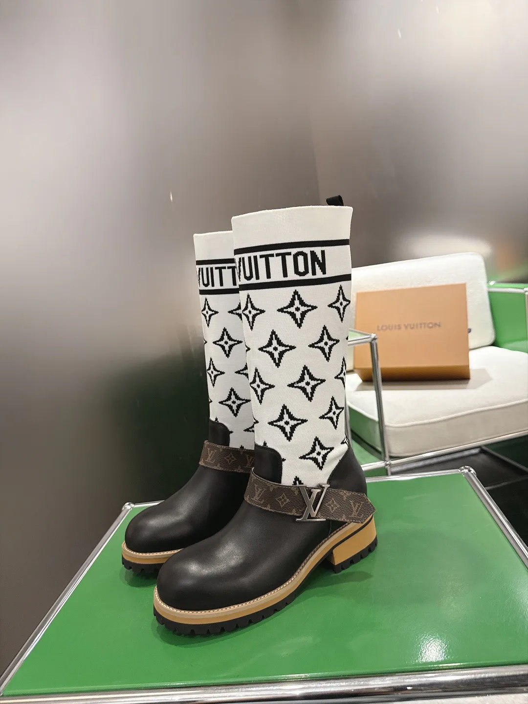 Сапоги Женские Louis Vuitton 18011665