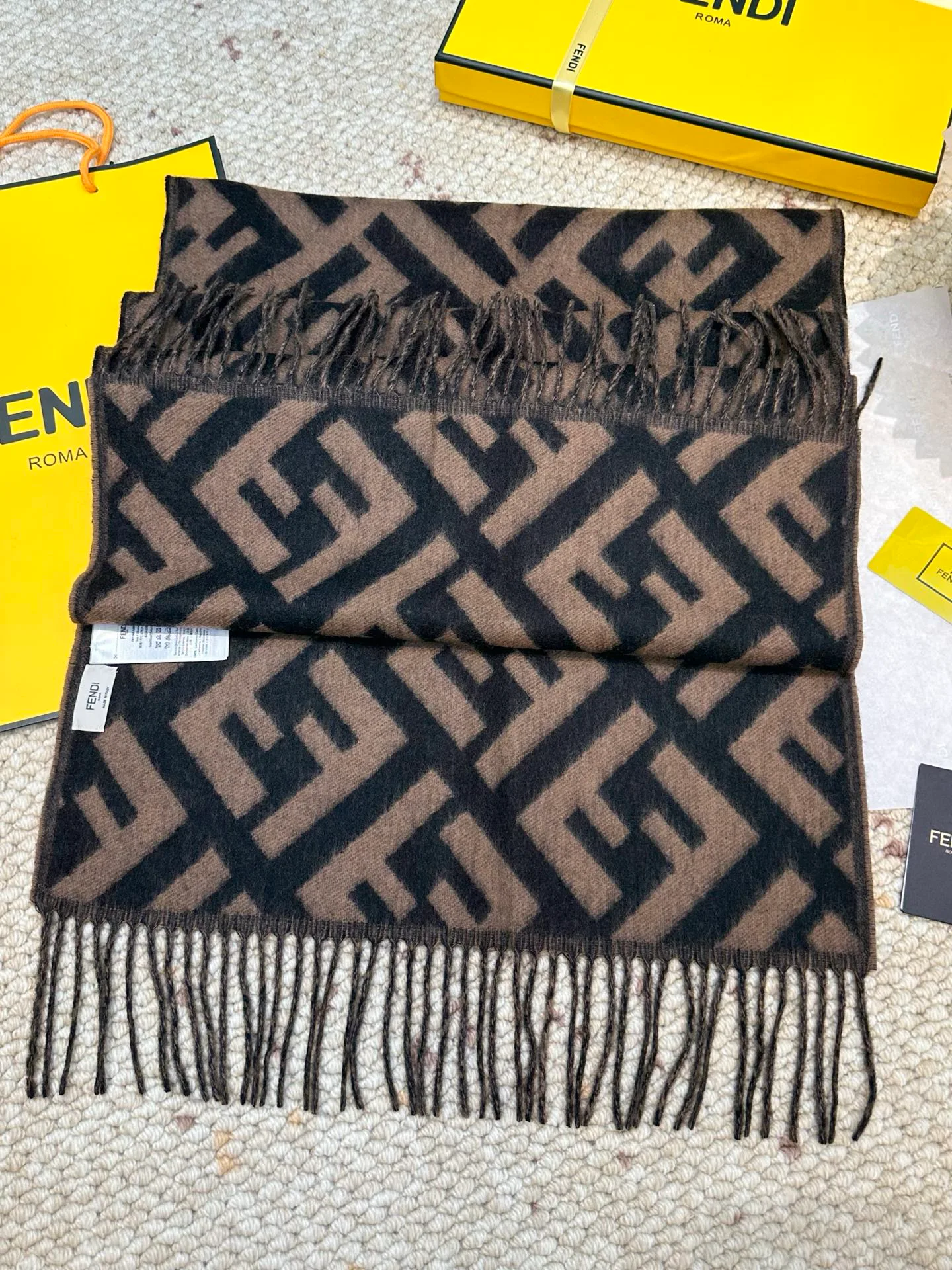 Шарфы Fendi 18105455