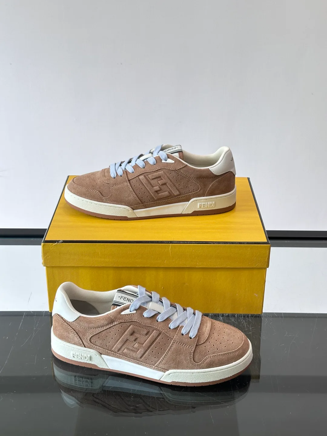 Кроссовки Женские Fendi 18872101