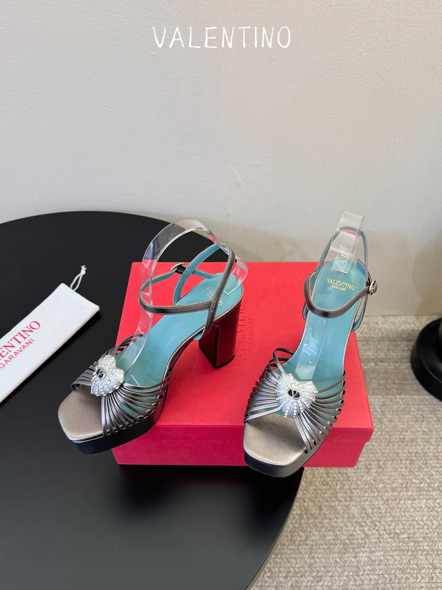 Босоножки Женские Valentino 17396956