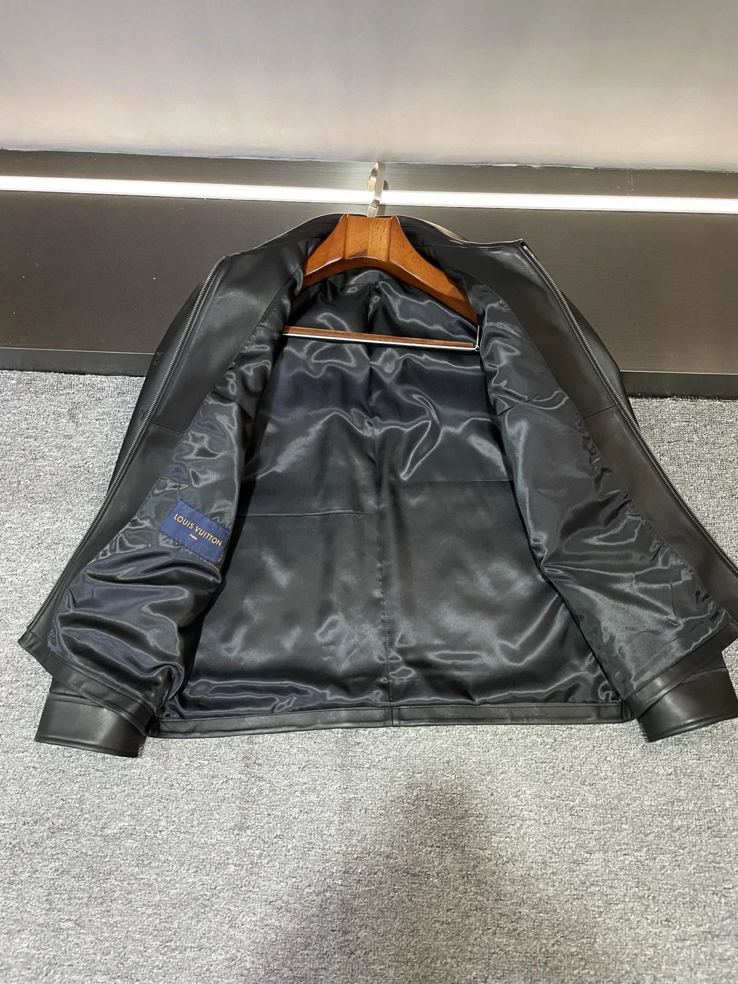 Кожаные Куртки И Дублёнки Женские Louis Vuitton 19236129