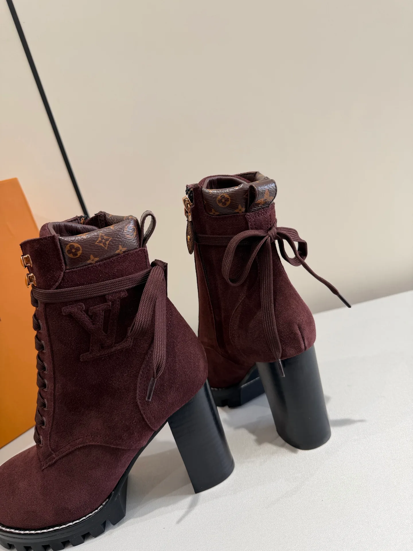 Ботинки Женские Louis Vuitton 19563690