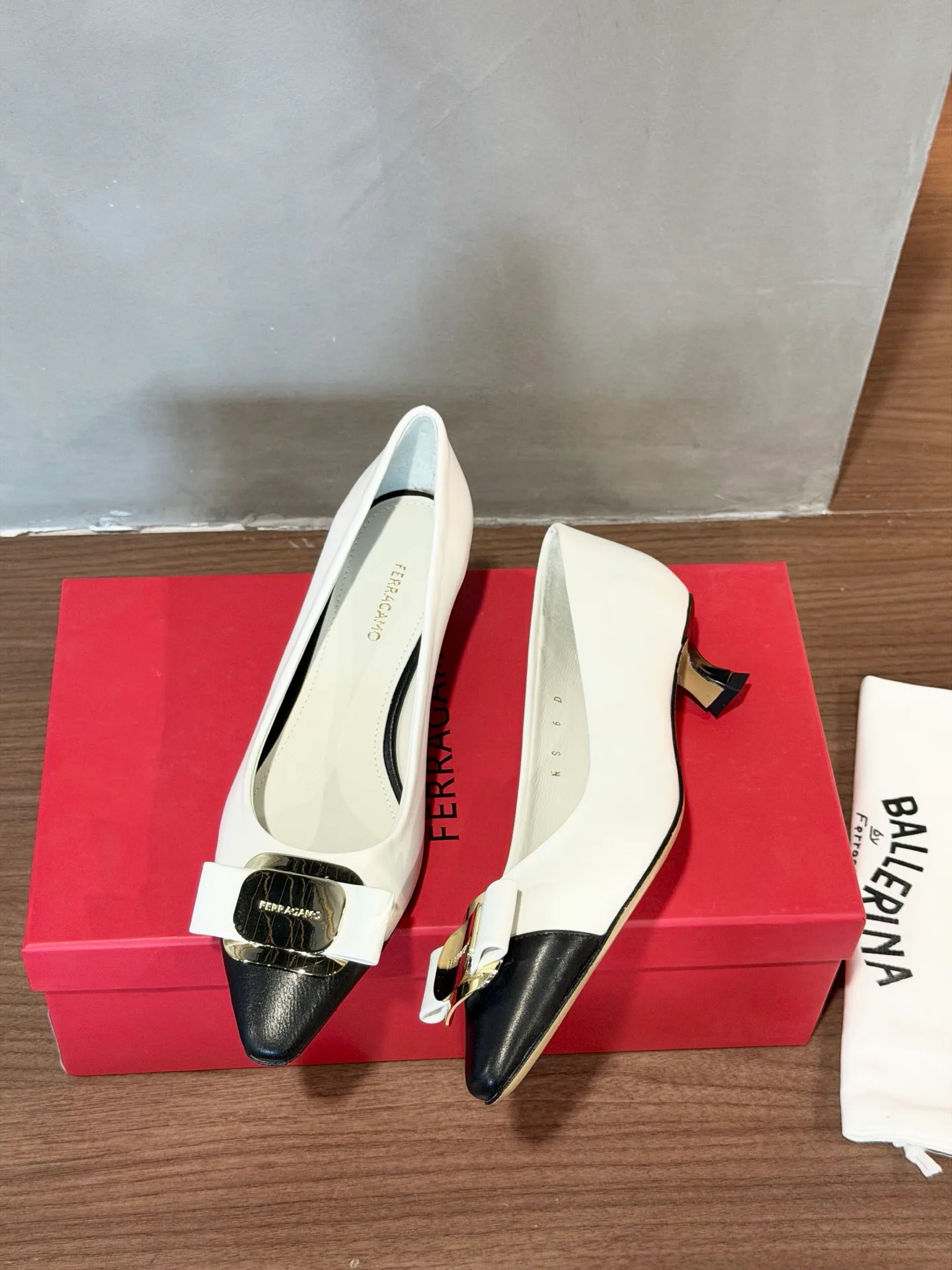 Туфли Женские Salvatore Ferragamo 11675396