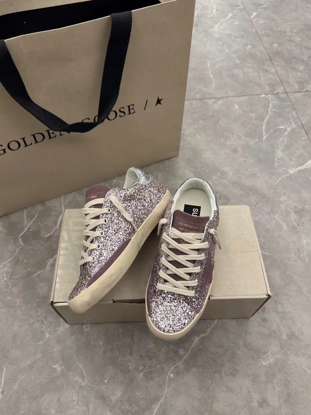Кроссовки Женские Golden Goose 18265592