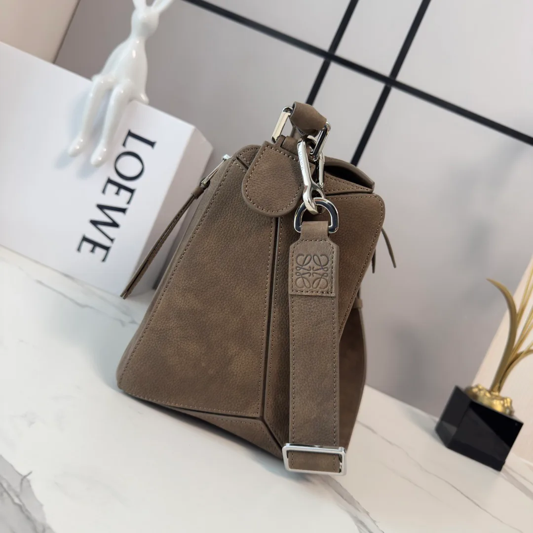 Классические Сумки Женские Loewe 18030347