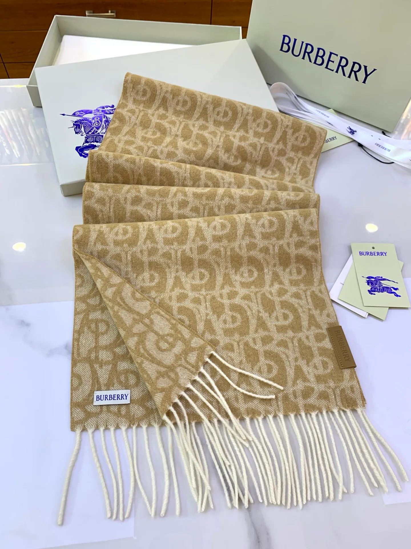 Шарфы Burberry 18039981