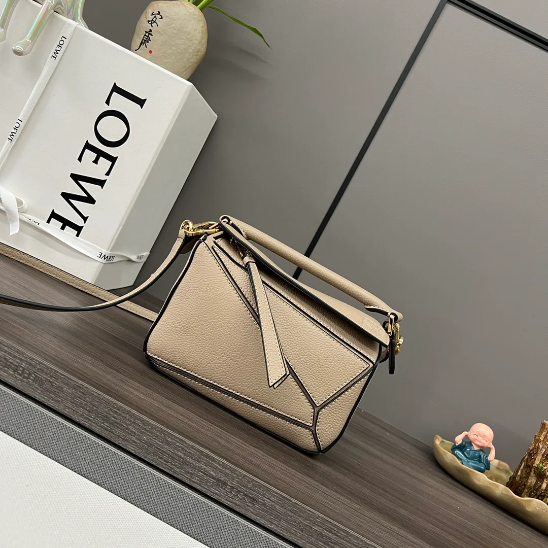 Клатчи Женские Loewe 13401816