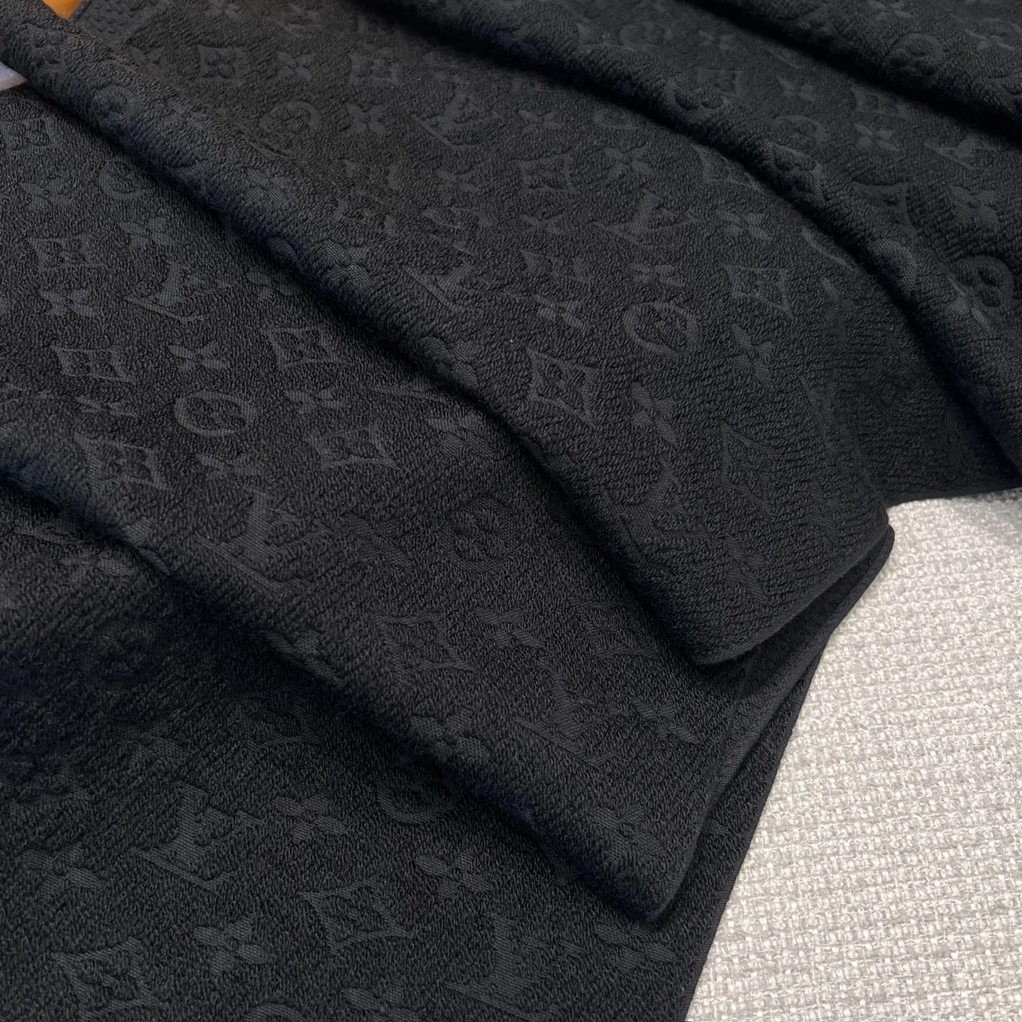 Шарфы Louis Vuitton 17945580