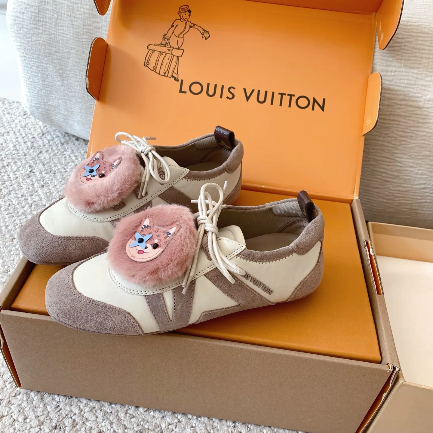Кроссовки Женские Louis Vuitton 18375805
