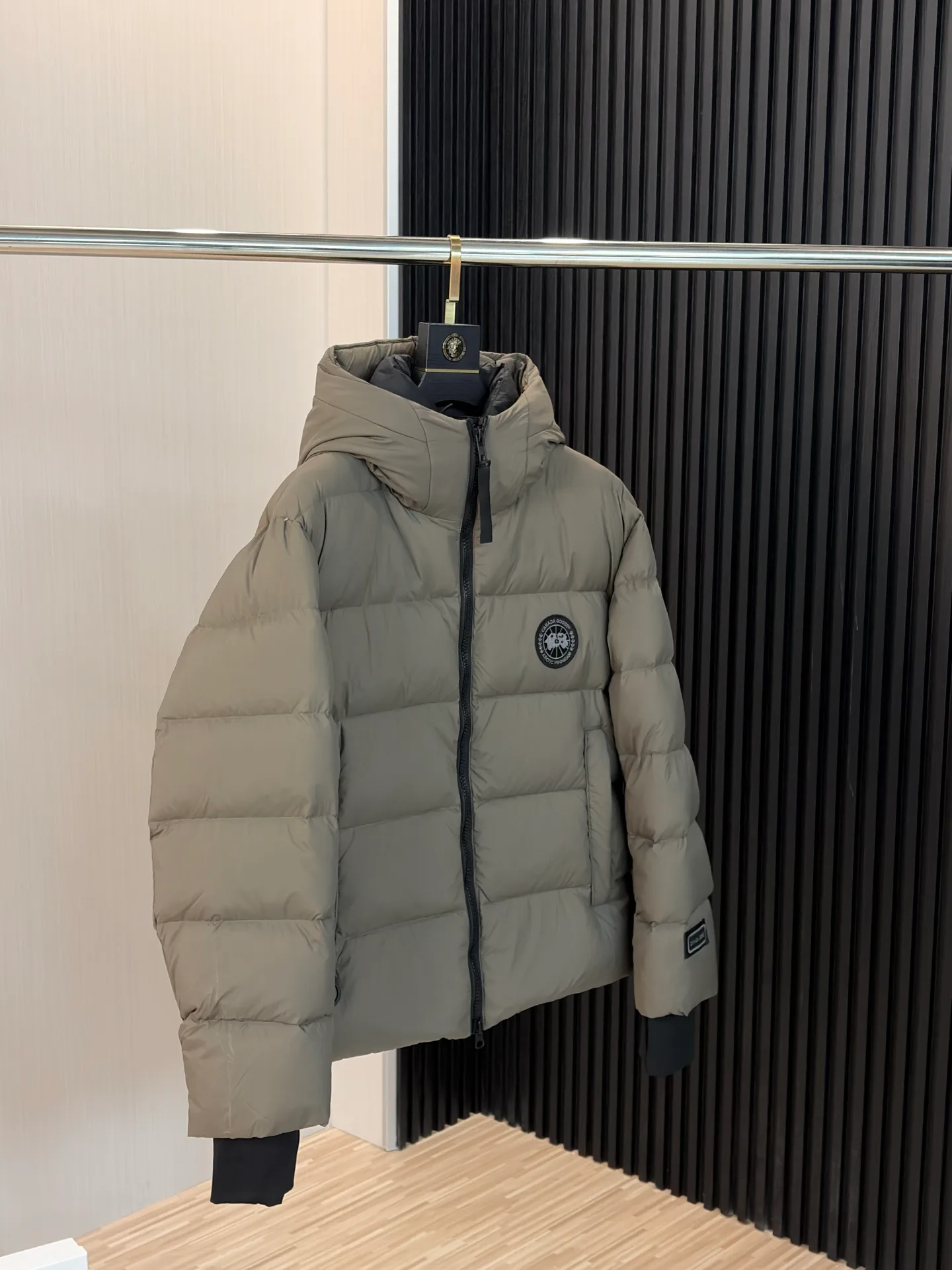 Куртки И Пуховики Женские Canada Goose 18391749