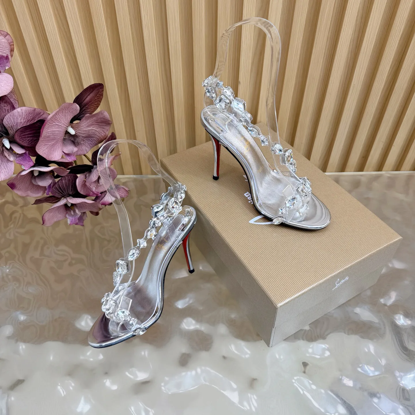 Босоножки Женские Christian Louboutin 9396019