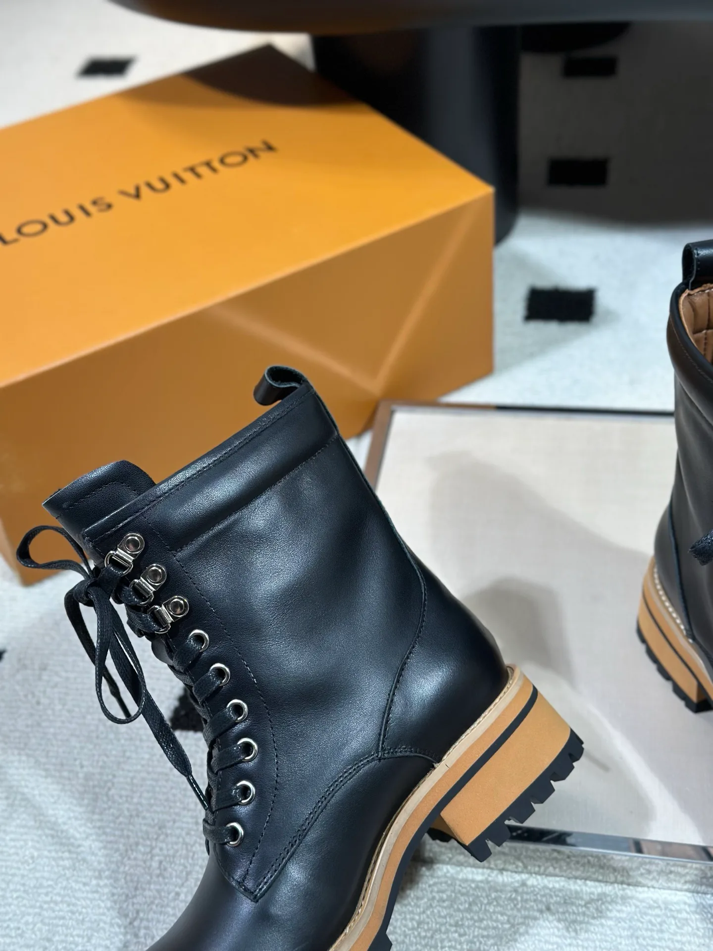 Ботинки Женские Louis Vuitton 18638529