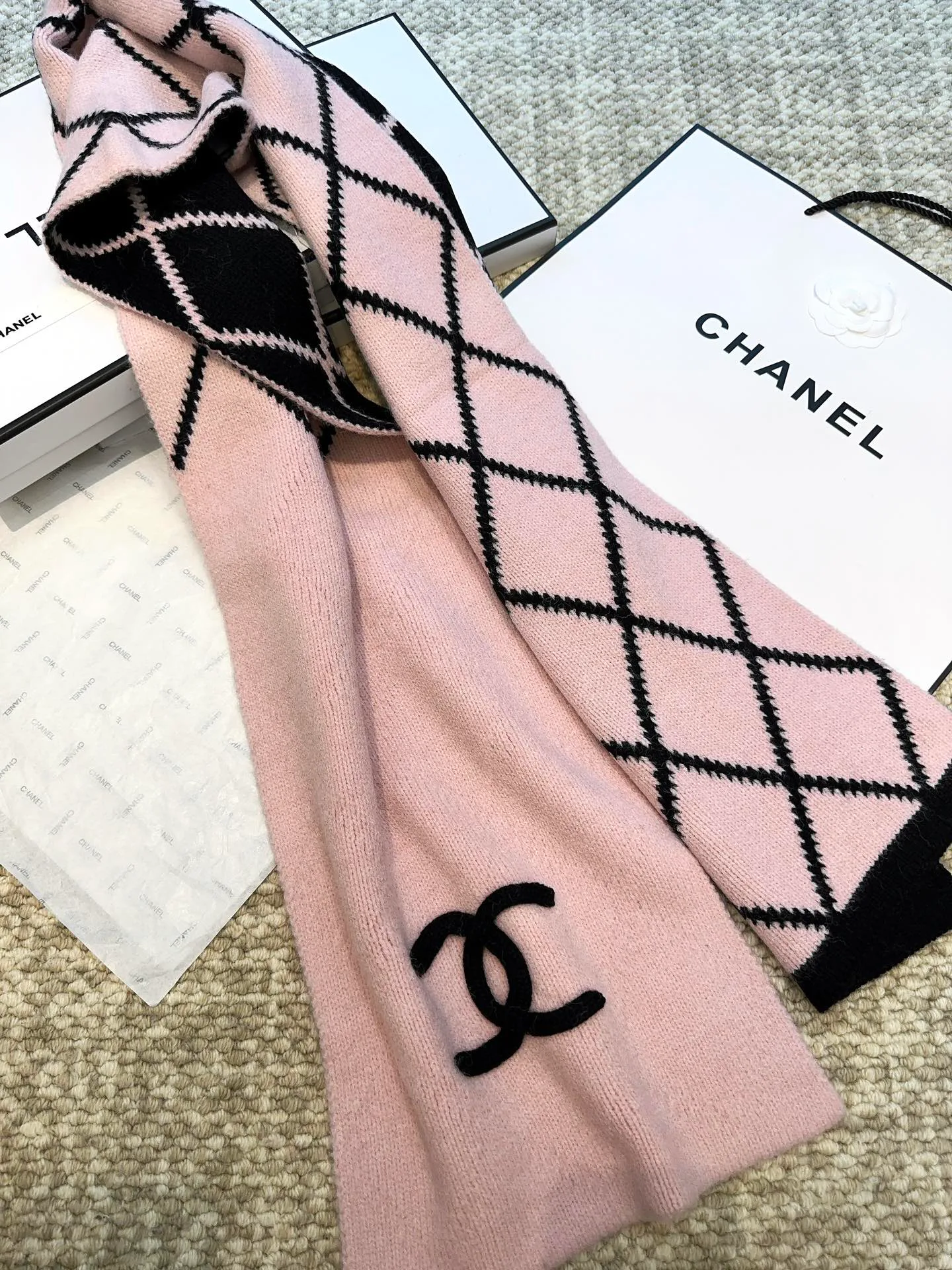 Шарфы Chanel 18105432