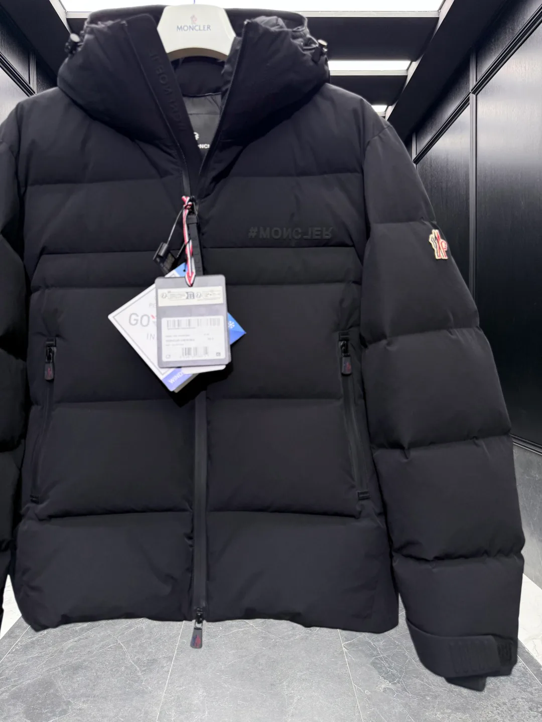 Куртки И Пуховики Мужские Moncler 135374