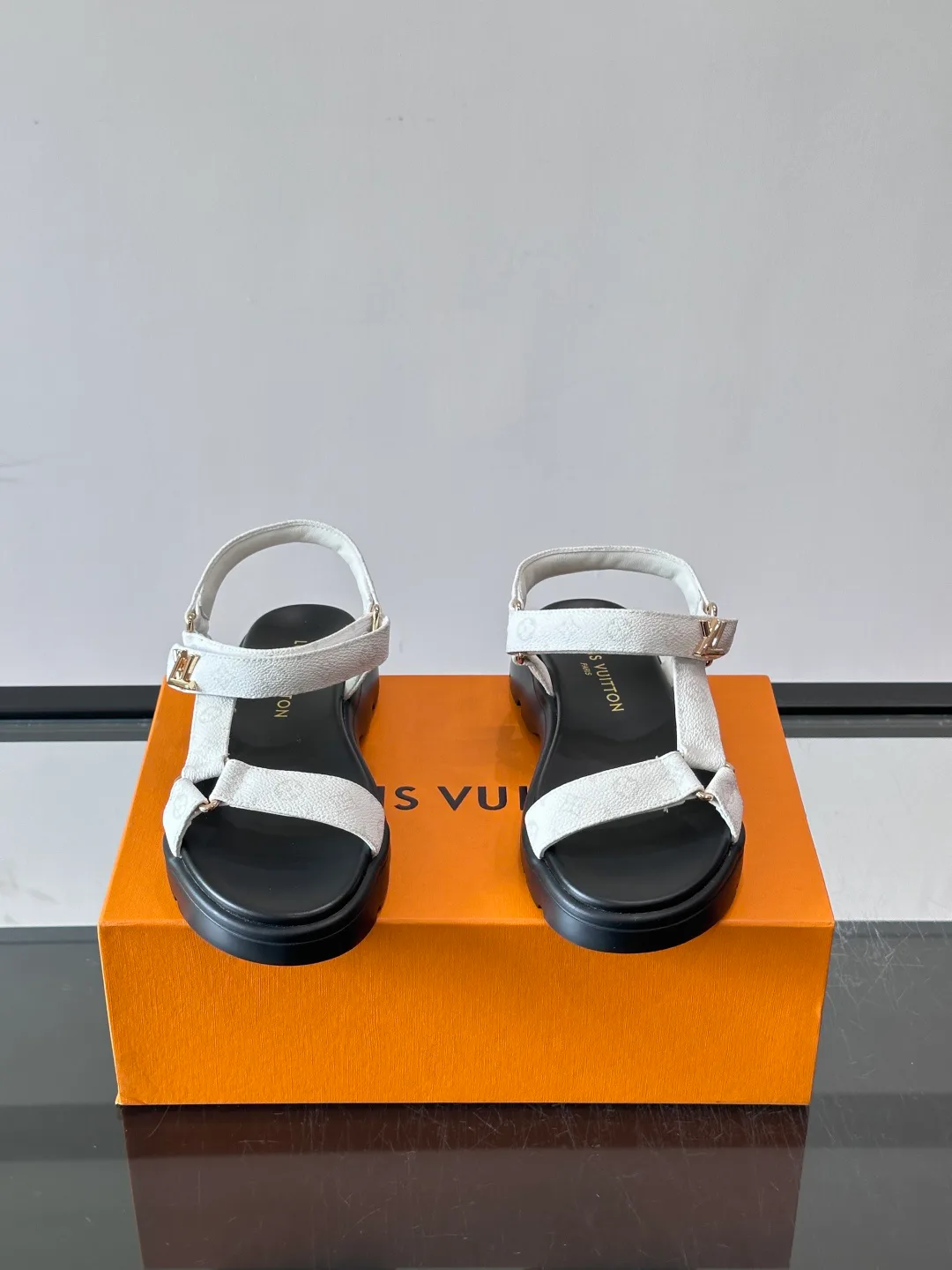 Босоножки Женские Louis Vuitton 17536538