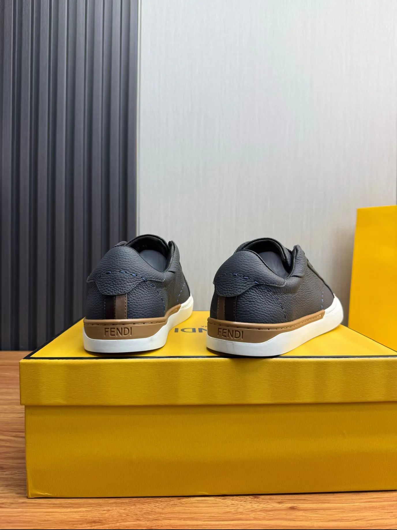 Кроссовки Мужские Fendi 18103056