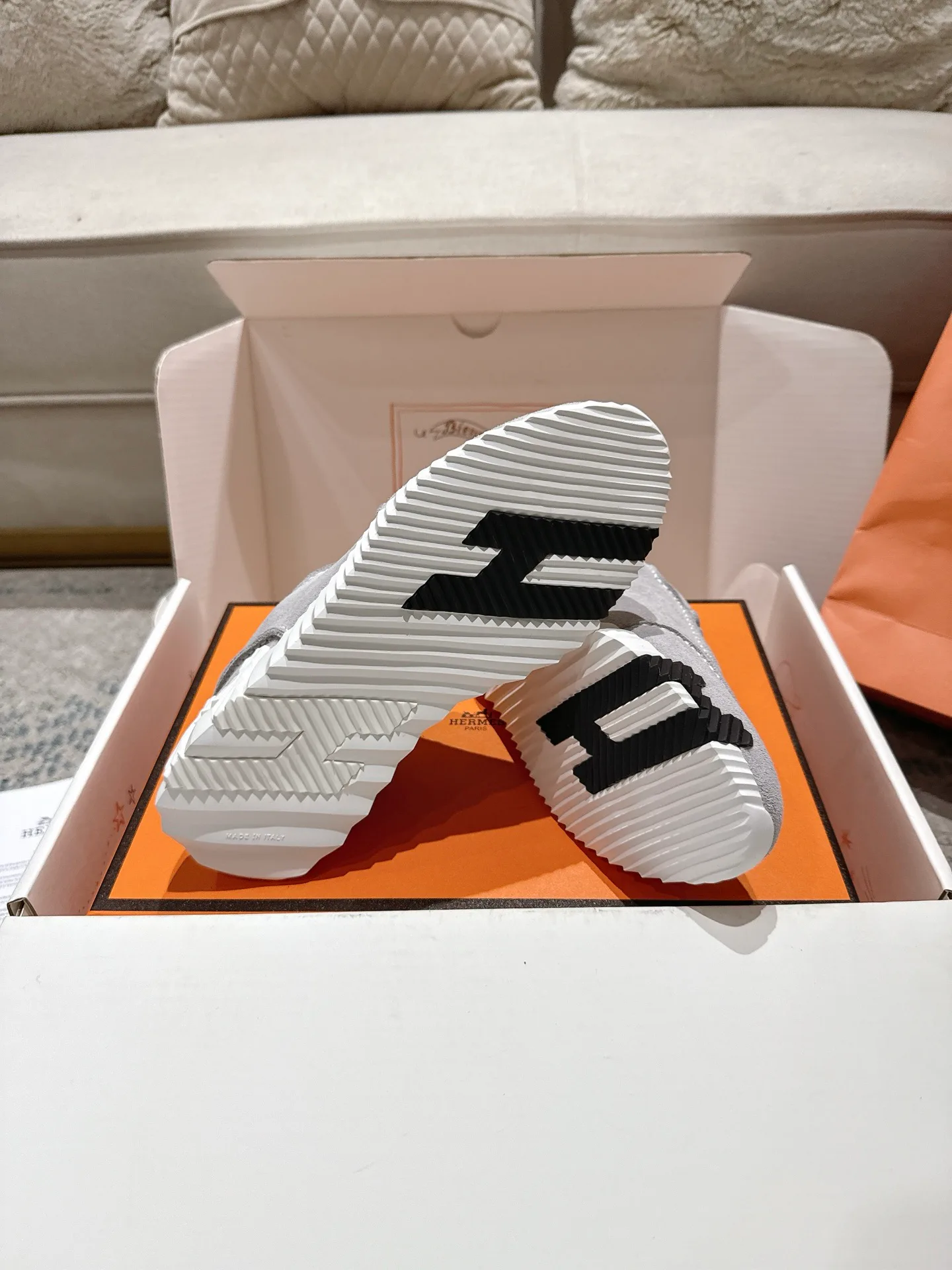 Кроссовки Женские Hermes 17467524