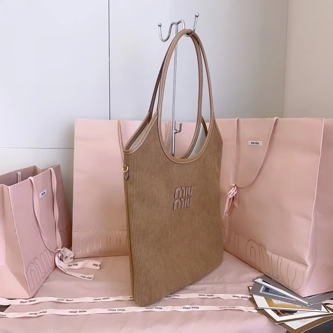 Классические Сумки Женские Miu Miu 852829