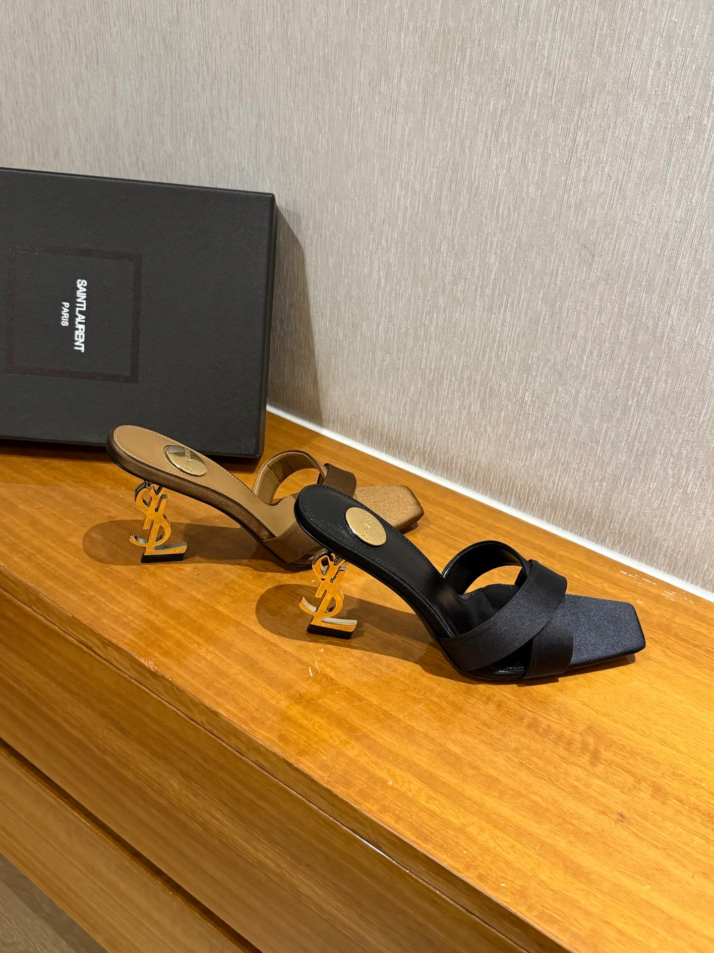 Босоножки Женские Saint Laurent 22192