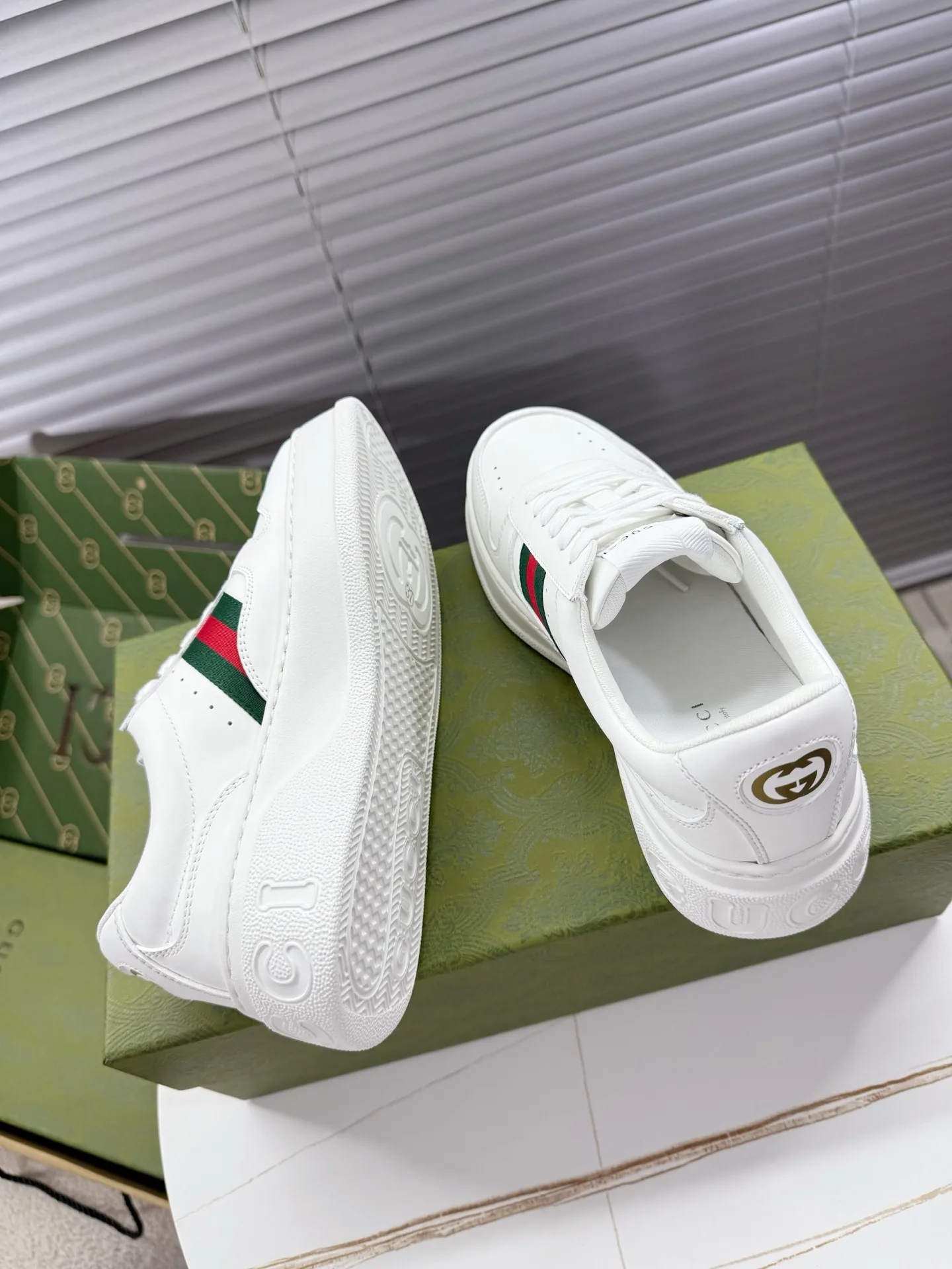 Кроссовки Женские Gucci 18011344