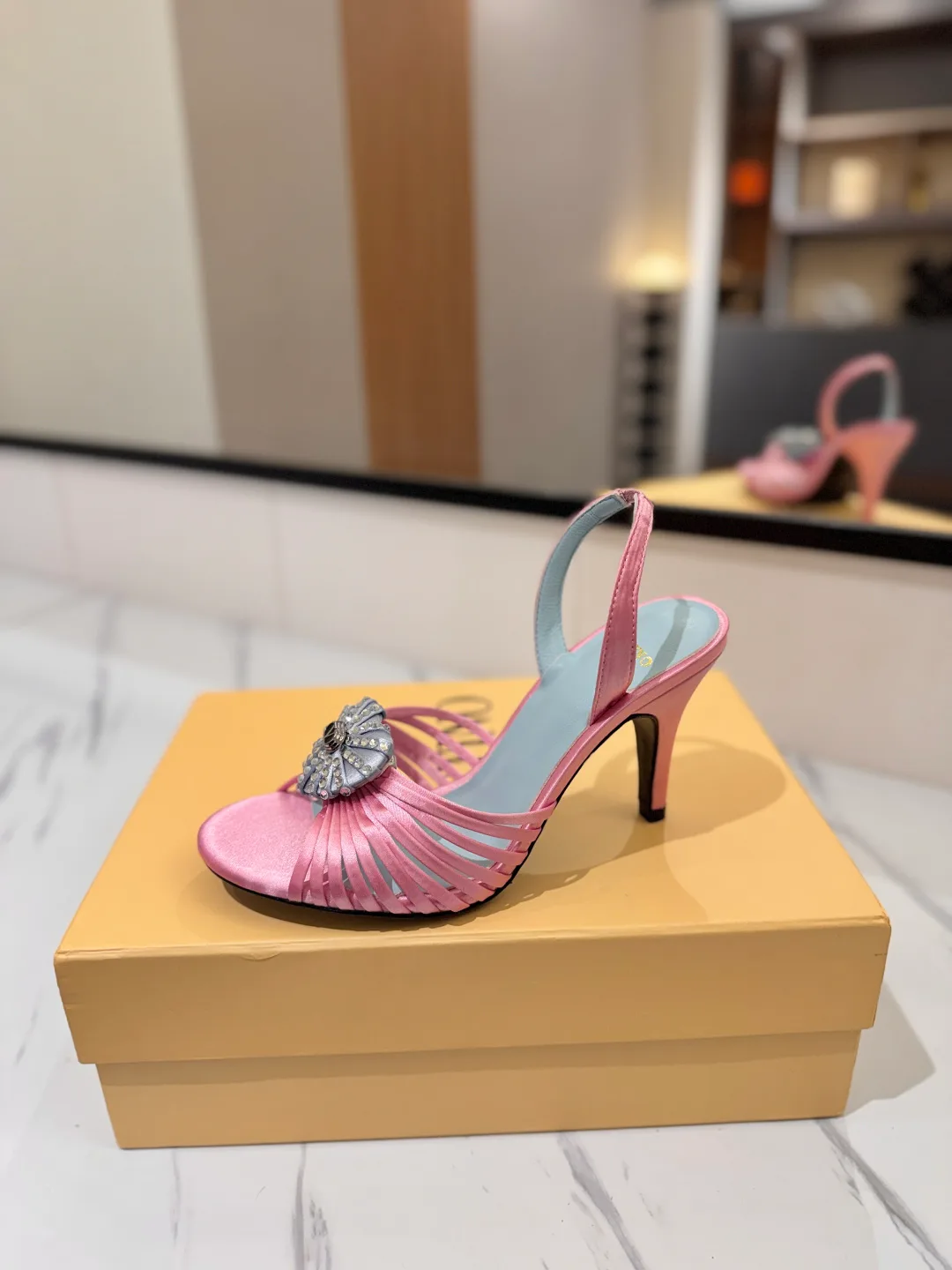Босоножки Женские Valentino 18134884