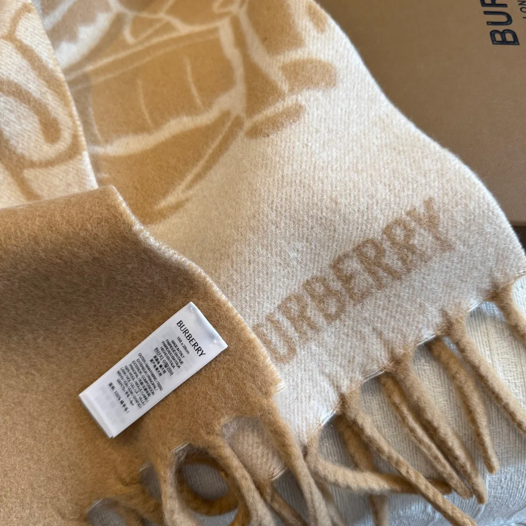 Шарфы Burberry 18449895
