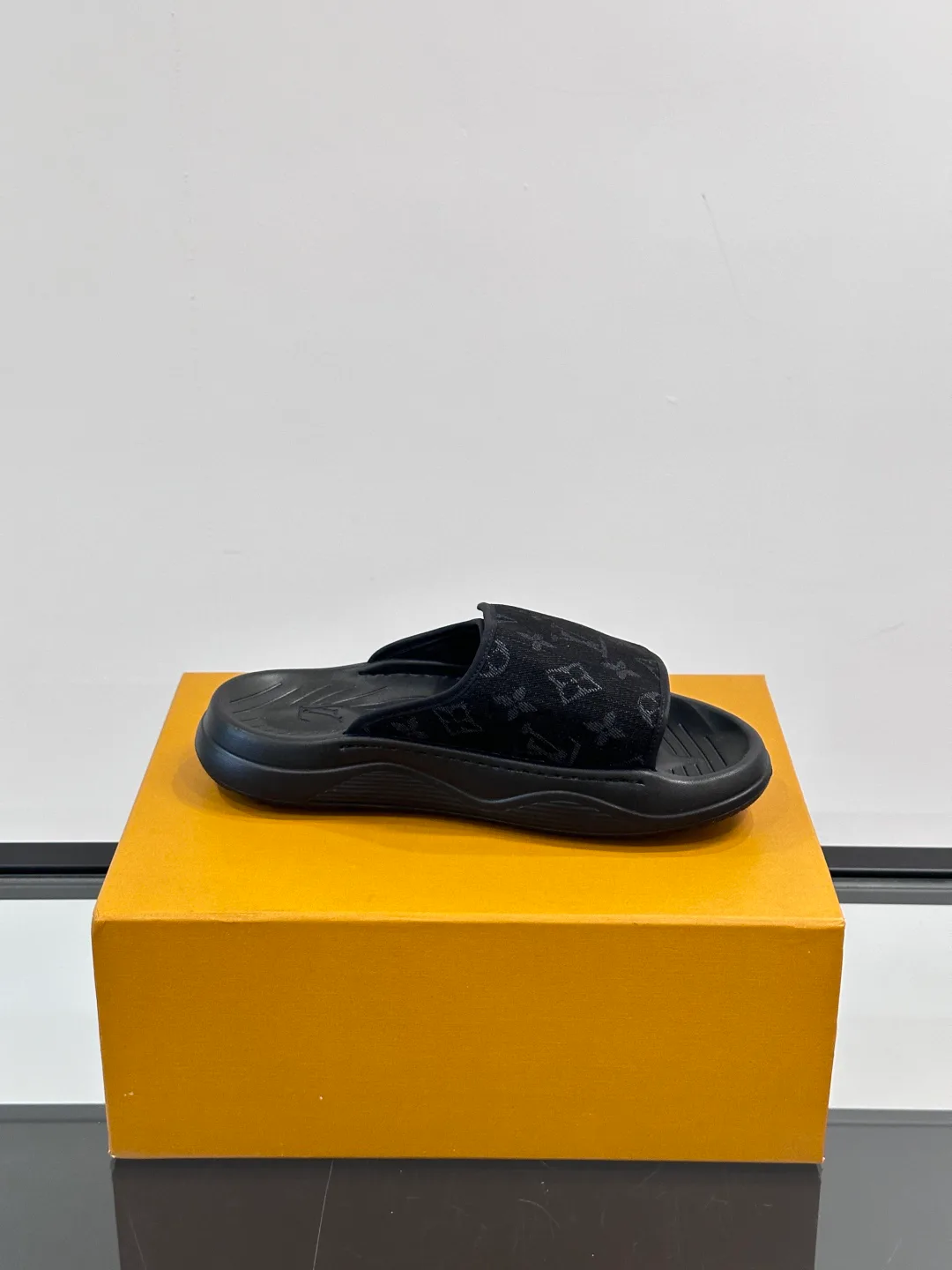 Шлепанцы Мужские Louis Vuitton 74067