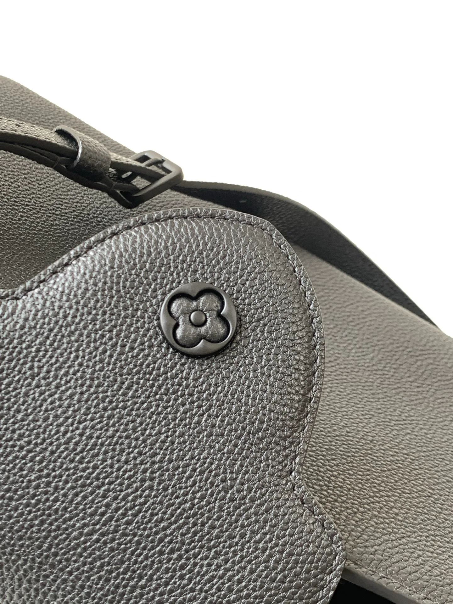 Классические Сумки Женские Louis Vuitton 17802979