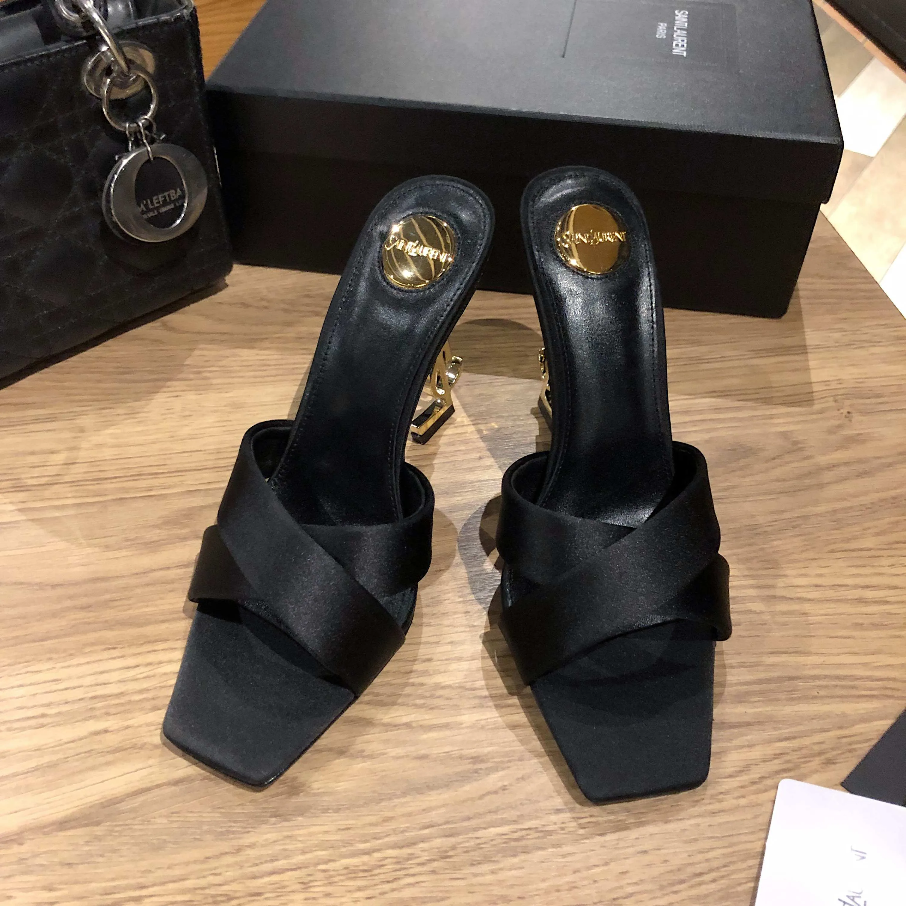 Босоножки Женские Saint Laurent 11220500