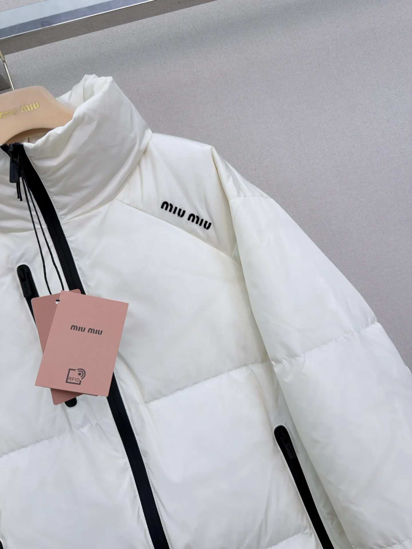 Куртки И Пуховики Женские Miu Miu 18108734