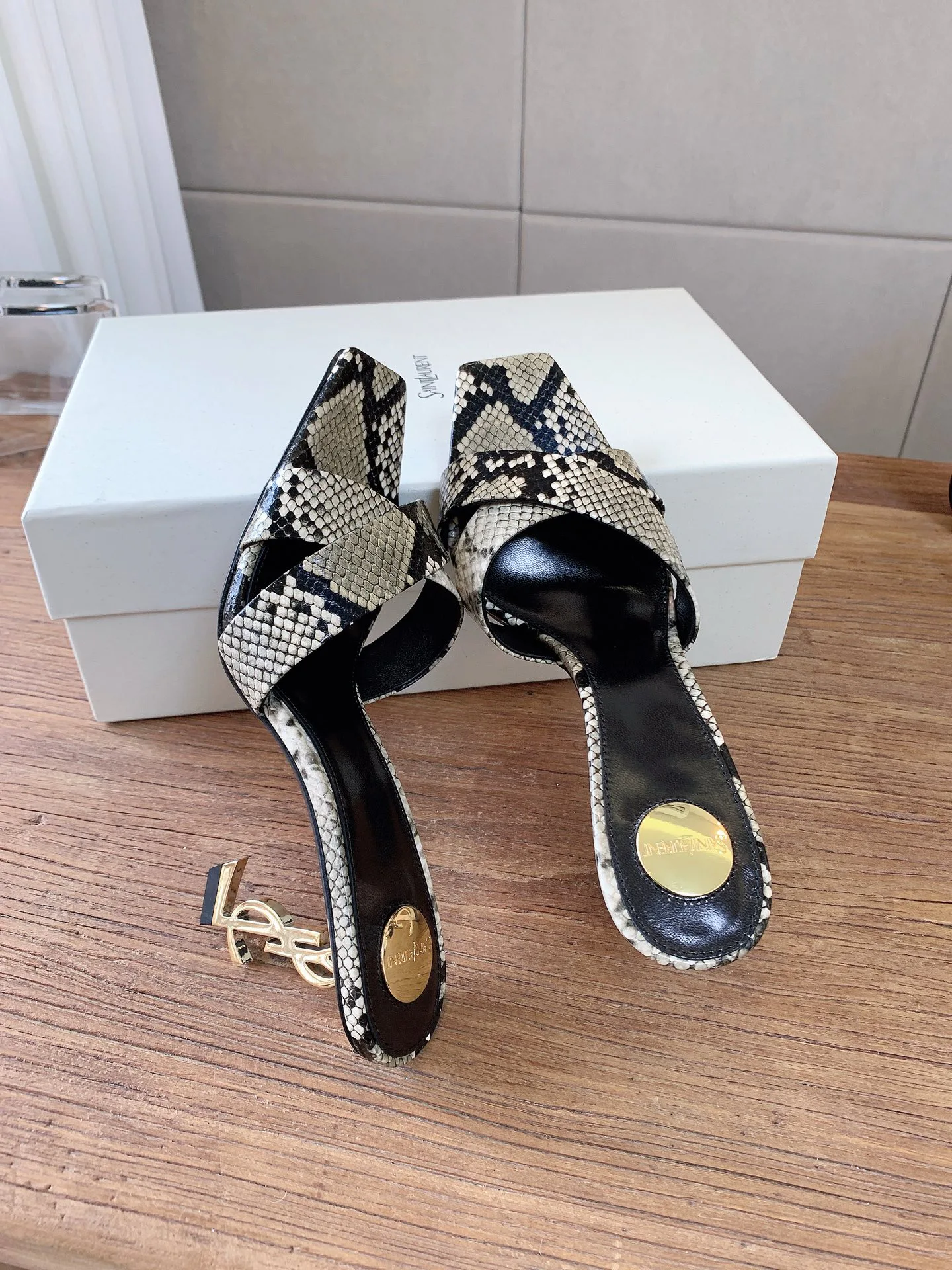 Босоножки Женские Saint Laurent 18466540