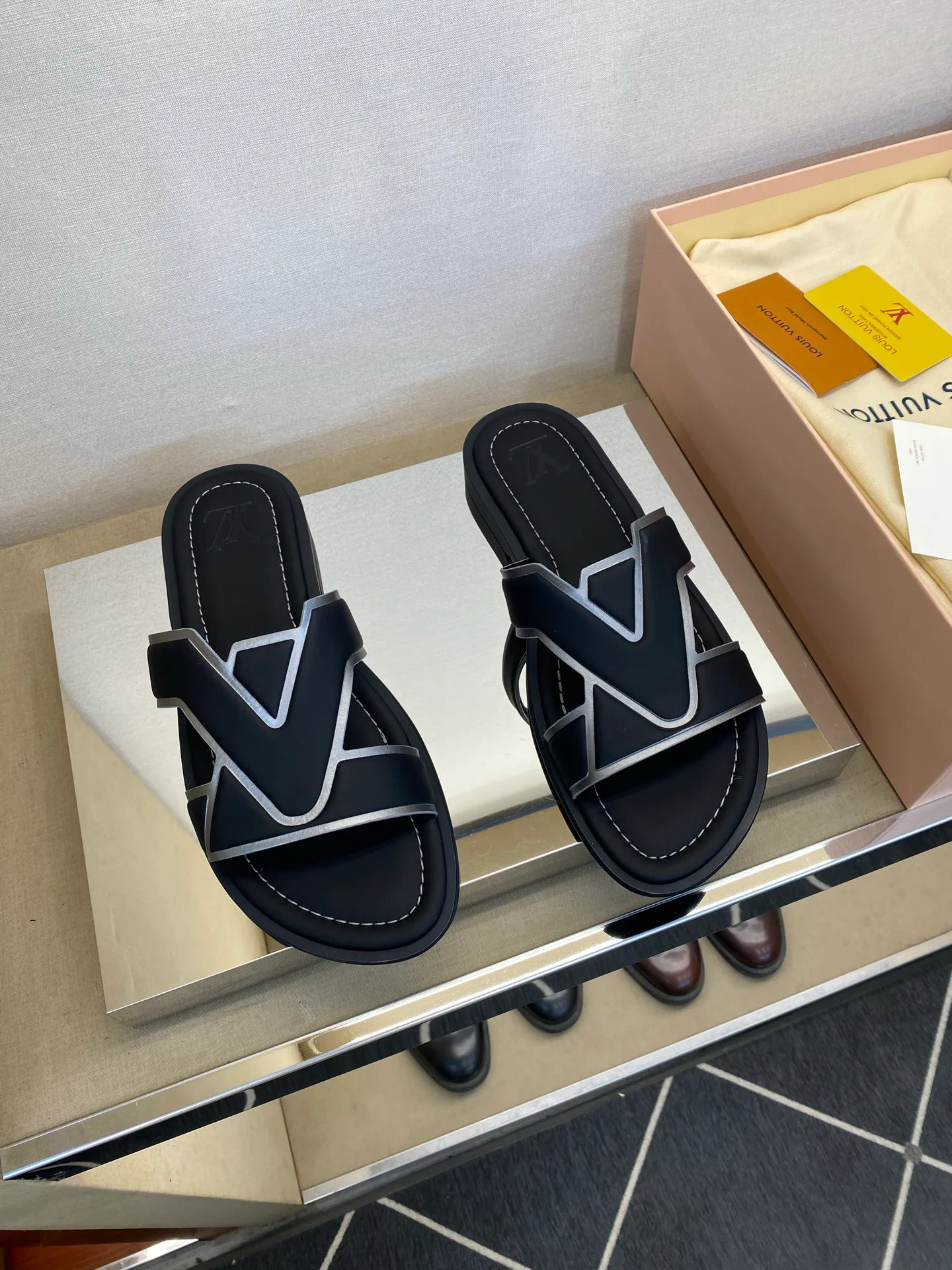 Шлепанцы Мужские Louis Vuitton 13080176