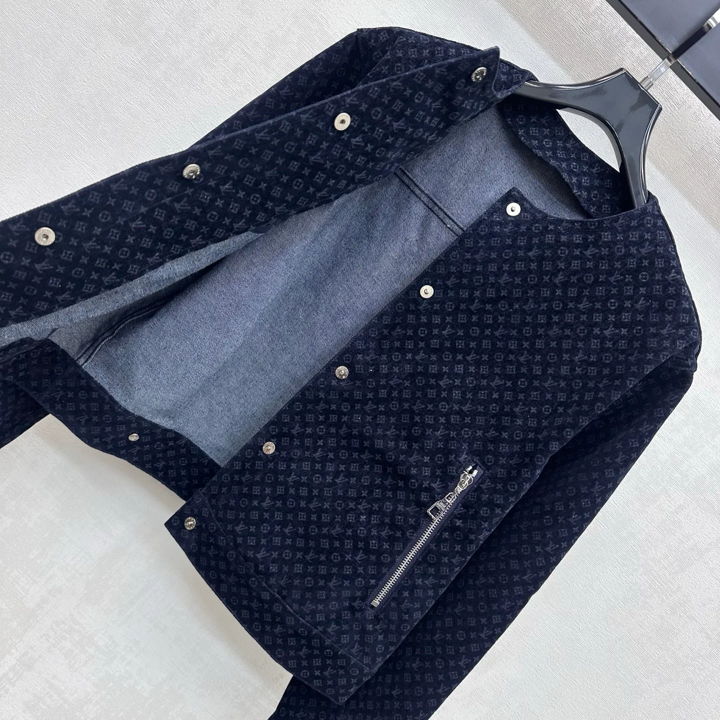 Куртки И Пуховики Женские Louis Vuitton 18775202