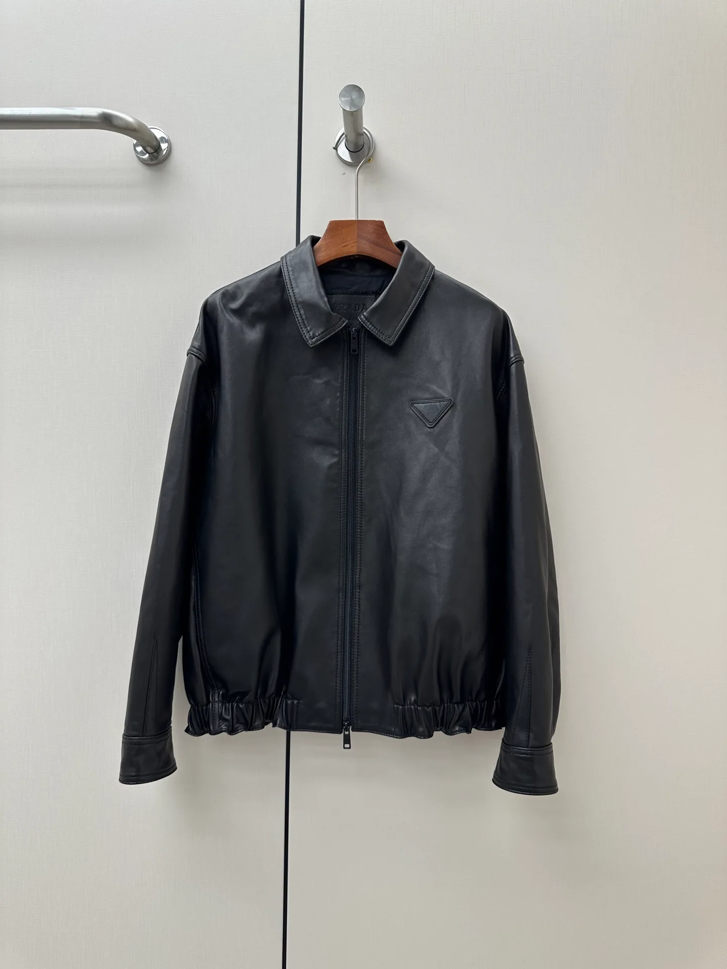 Кожаные Куртки И Дублёнки Женские Prada 19166694