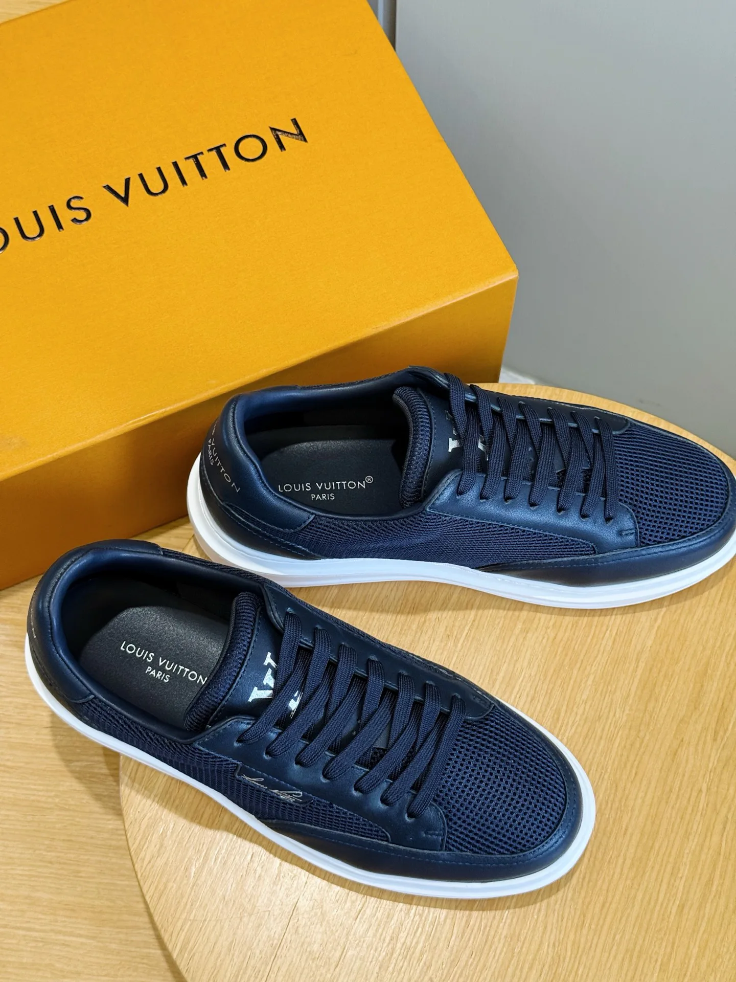 Кроссовки Мужские Louis Vuitton 19678390