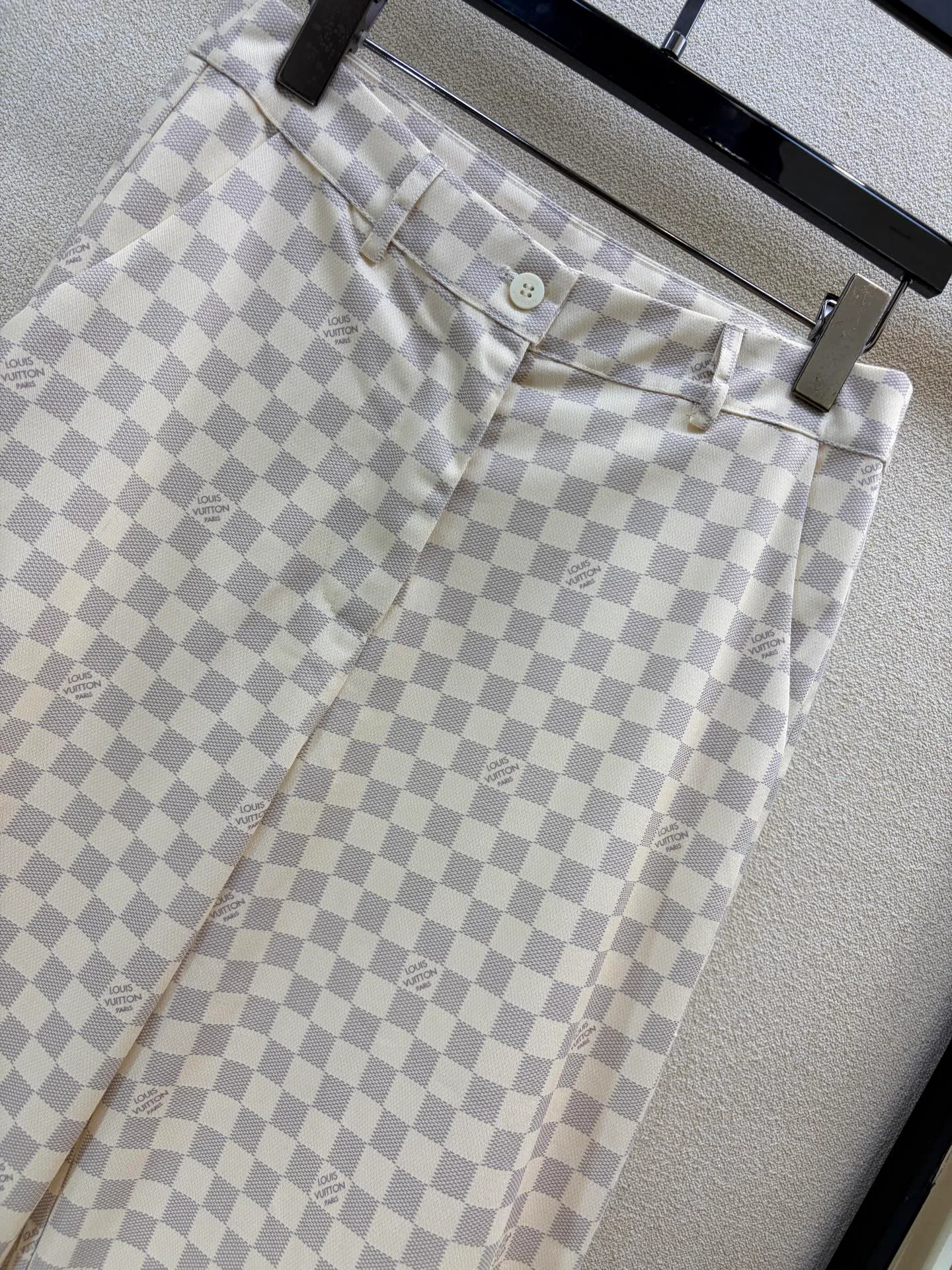 Брюки Женские Louis Vuitton 18203404