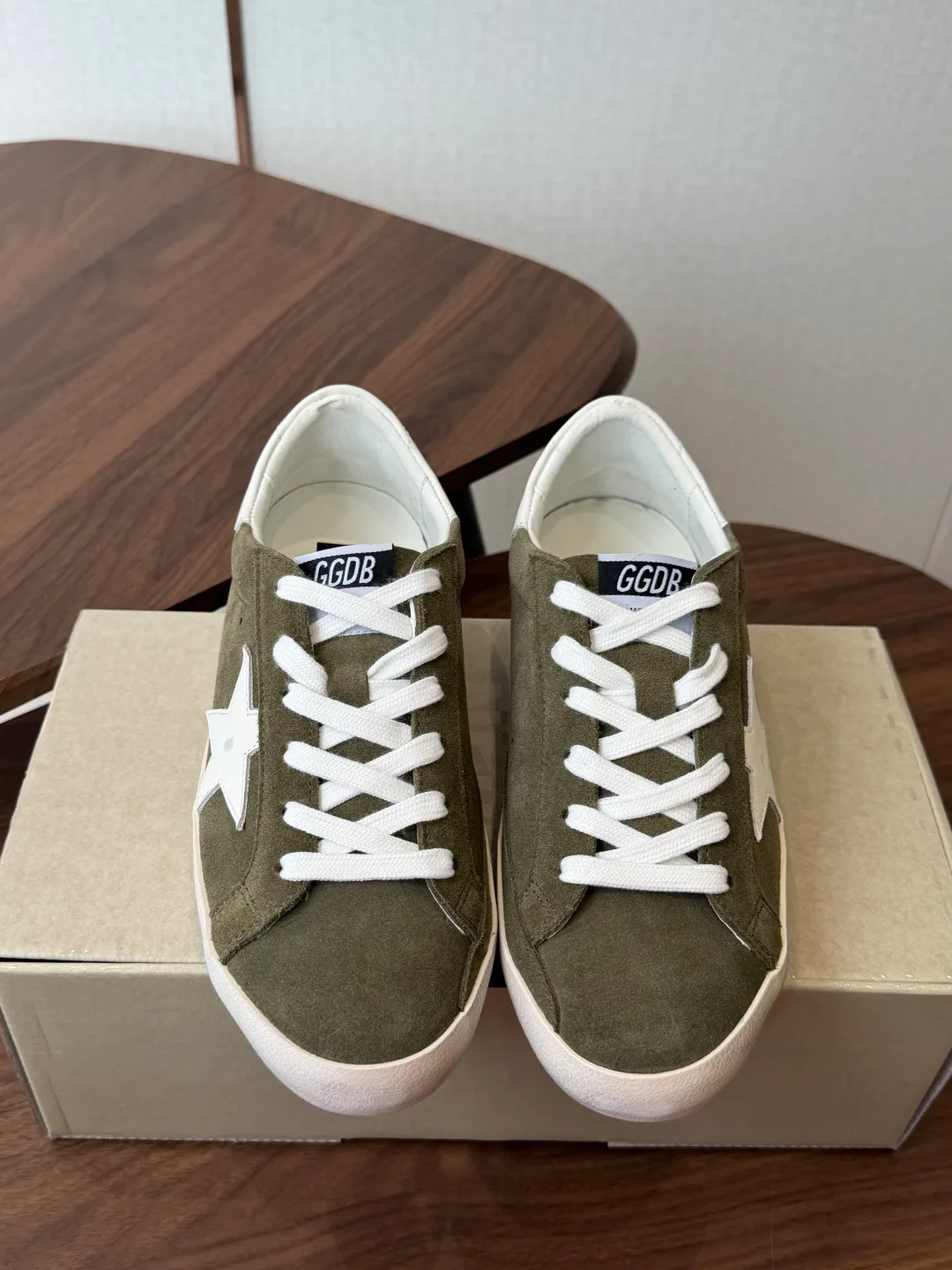 Кроссовки Женские Golden Goose 18146569